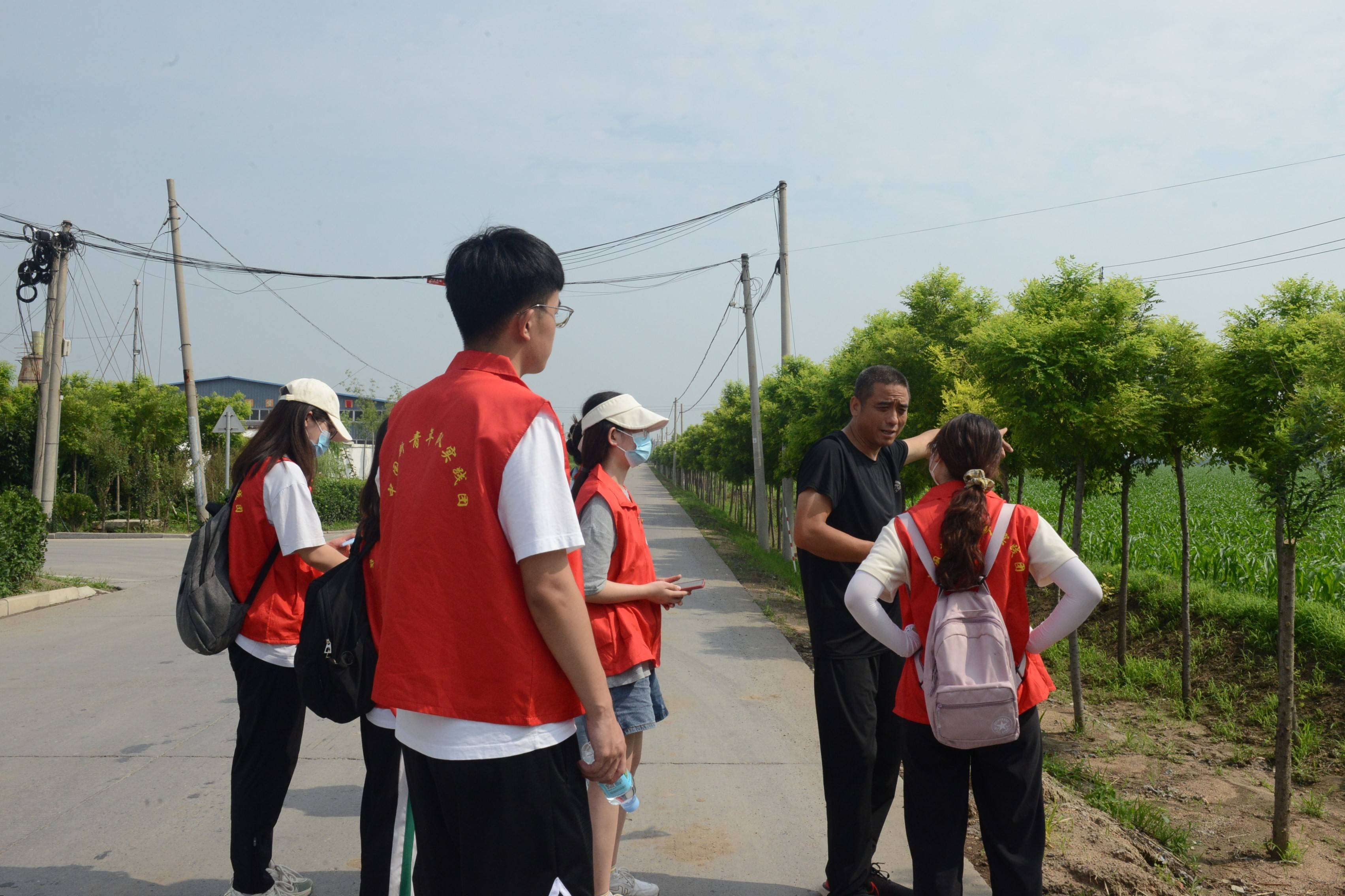 中国新青年队实践团赴凤凰镇梁家庄实地调研访谈