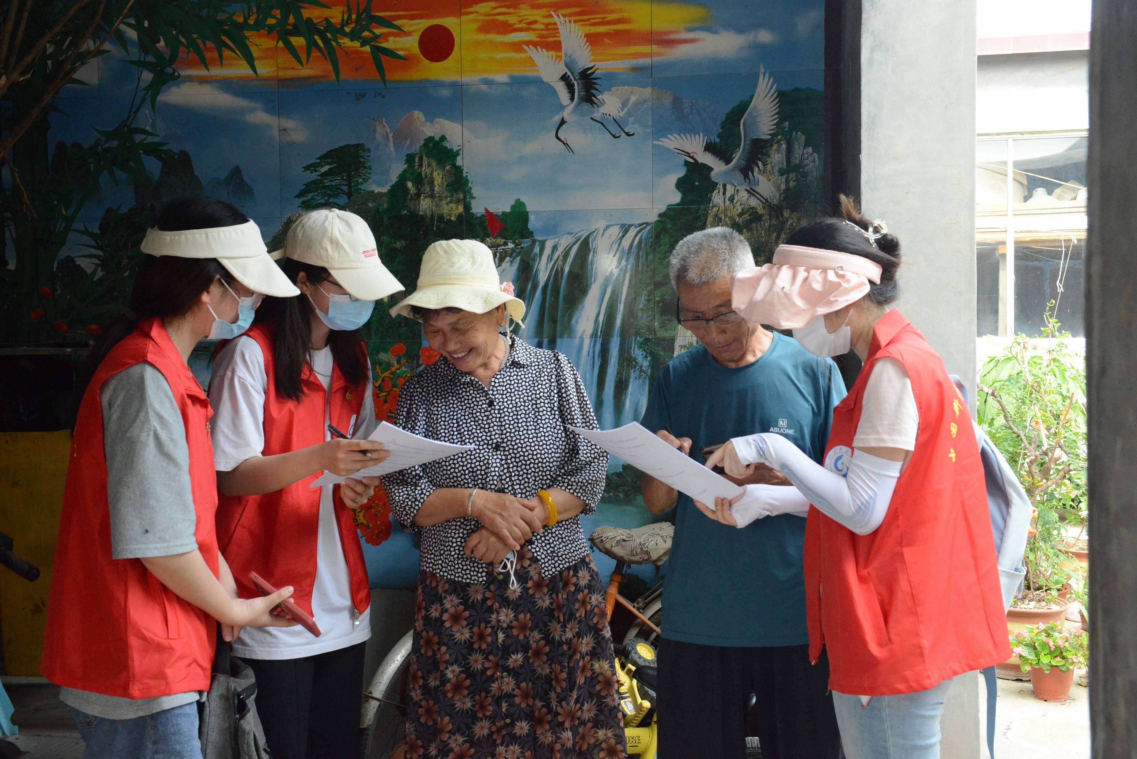 中国新青年队实践团赴凤凰镇梁家庄实地调研访谈