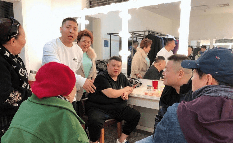 却心甘情愿为别人打杂,德云社当之无愧老黄牛_高鹤鹏_张云雷_演出