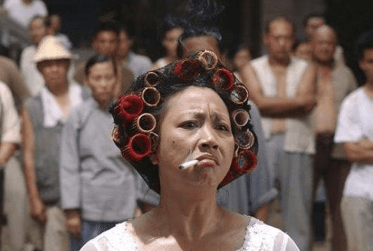 她就是那位著名的"包租婆"了,周星驰仔细研究过她的表演风格,笃定她就