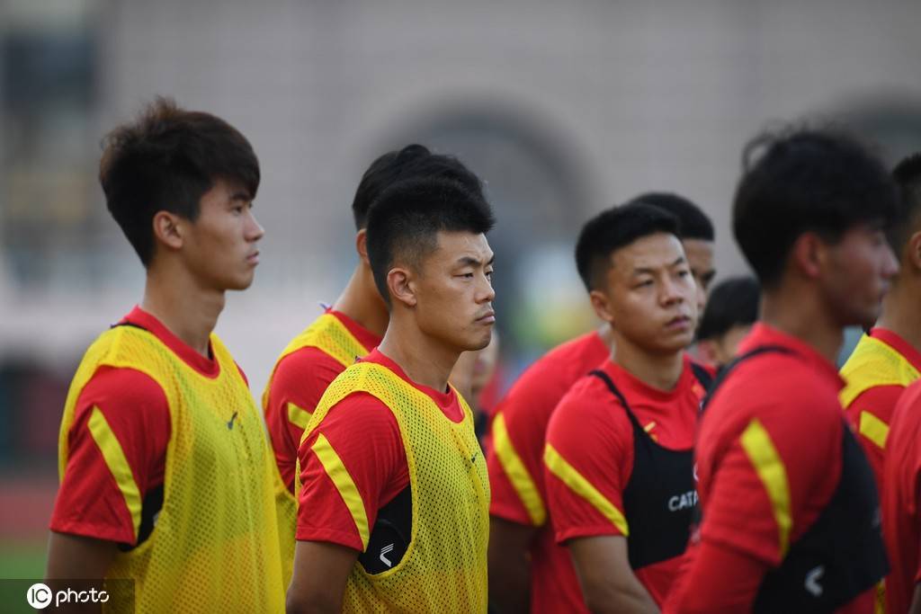 国足超龄前锋透露东亚杯目标：能进日韩球荣耀一辈子