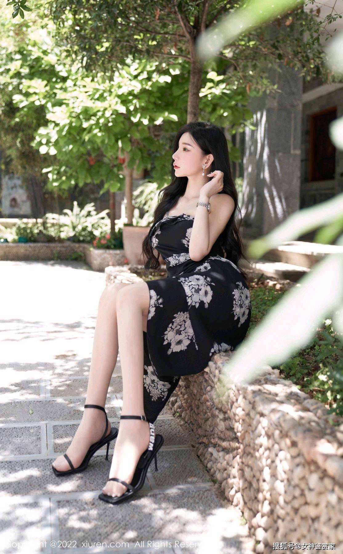 天使面孔魔鬼身材,淡雅长裙彰显优雅之美——周于希sally_线条_显得