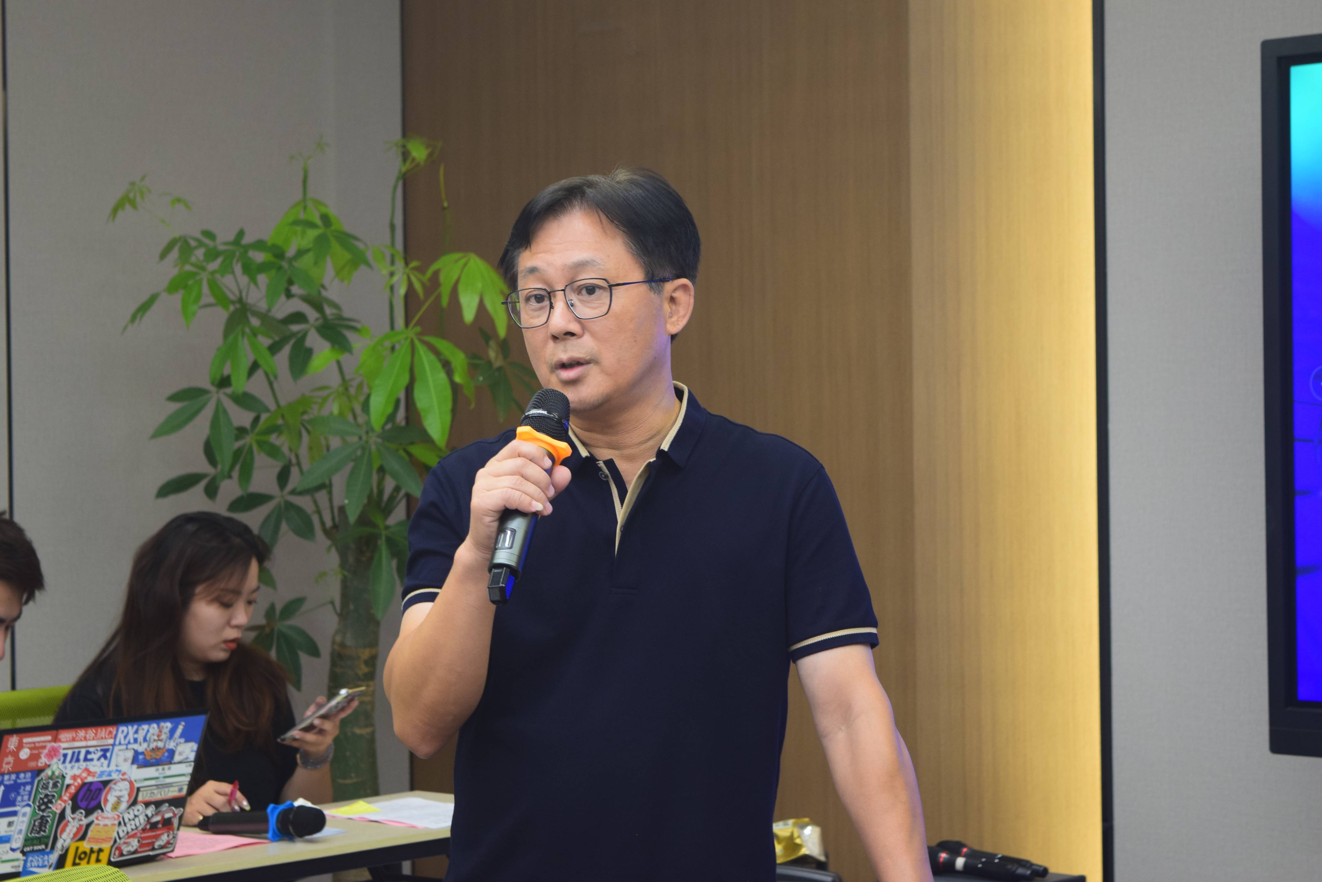 华为福建持续运营部副总经理丘泽,华为产业云厦门基地总经理林金燕