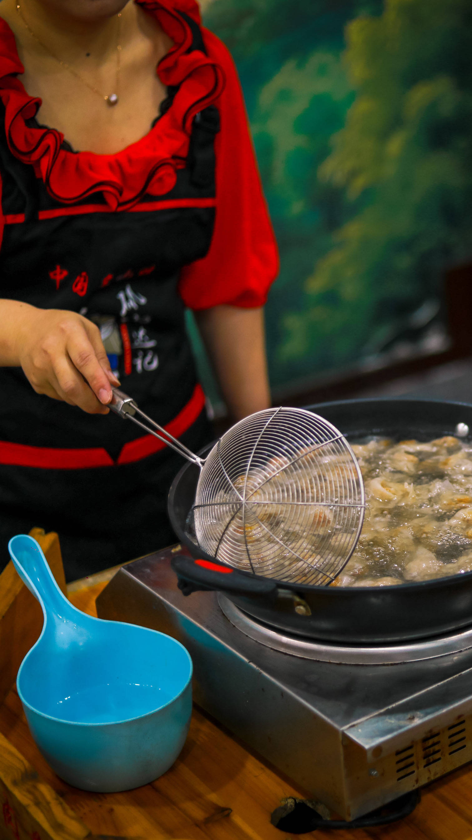 福德湾逛老街走进世界矾都体验非遗肉燕制作