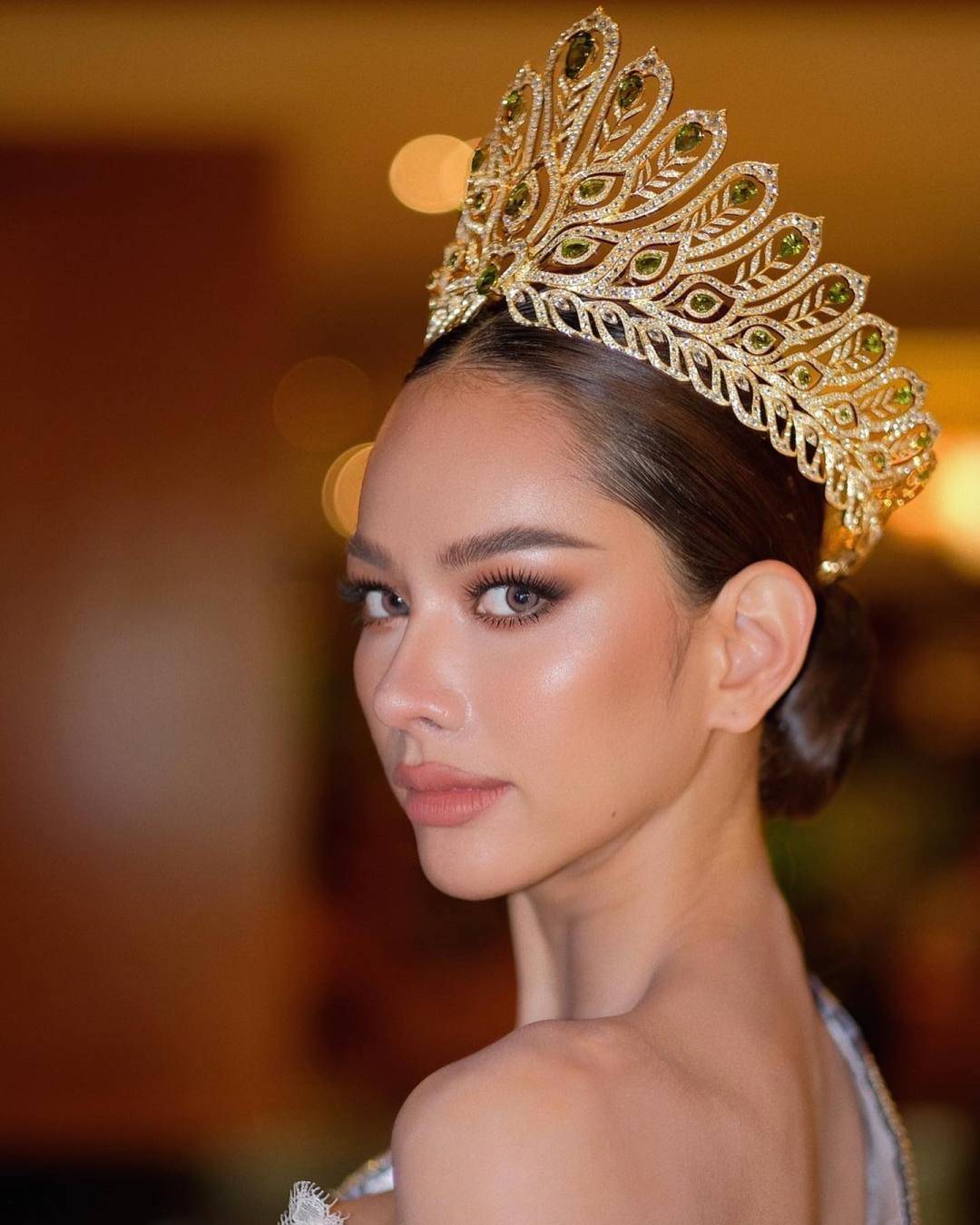 从小在垃圾堆长大,逆袭成为选美皇后,身材火辣惊艳全场