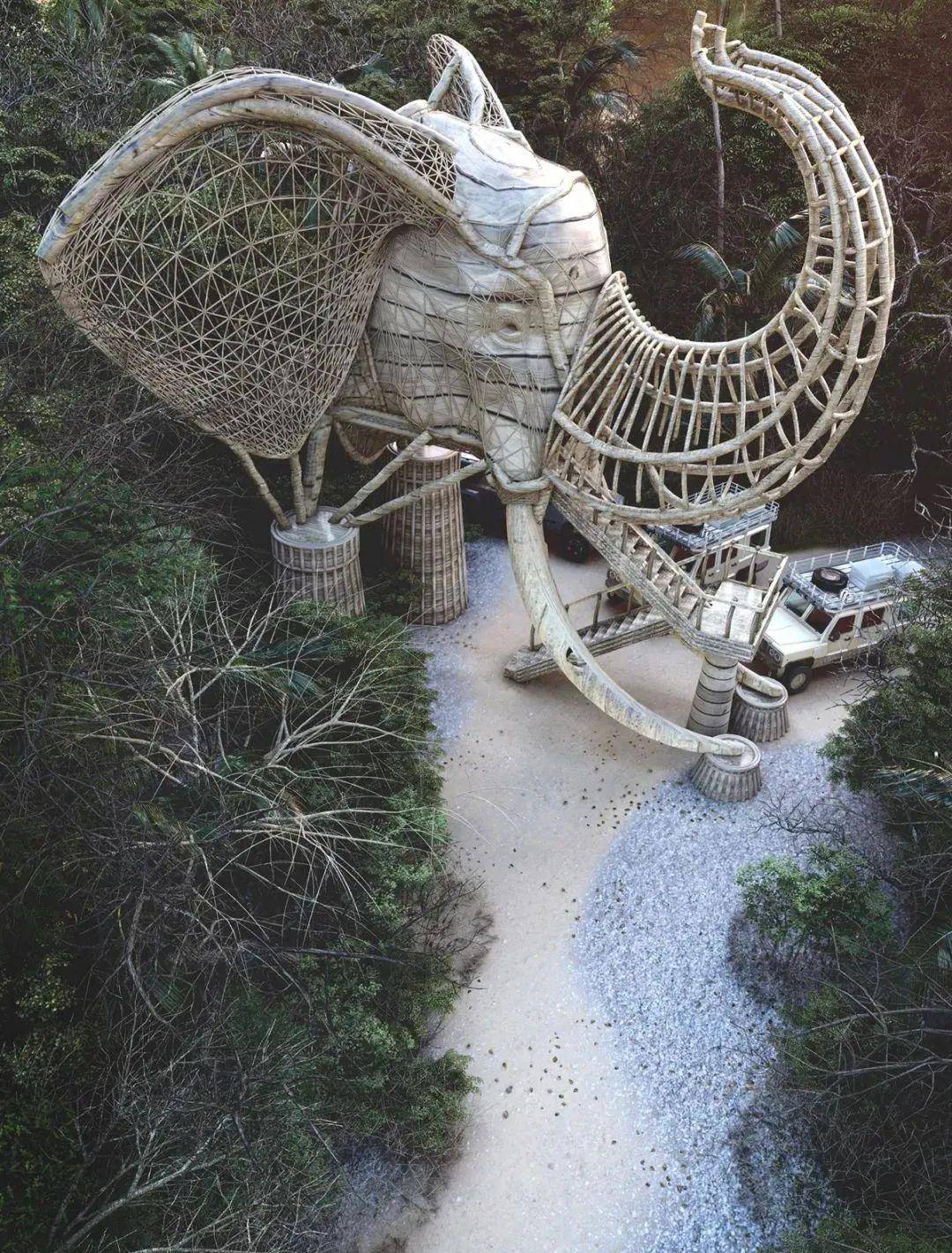 结构的编织外观类似于骨头,好像这个头是从金刚骷髅岛回收的一些遗物.