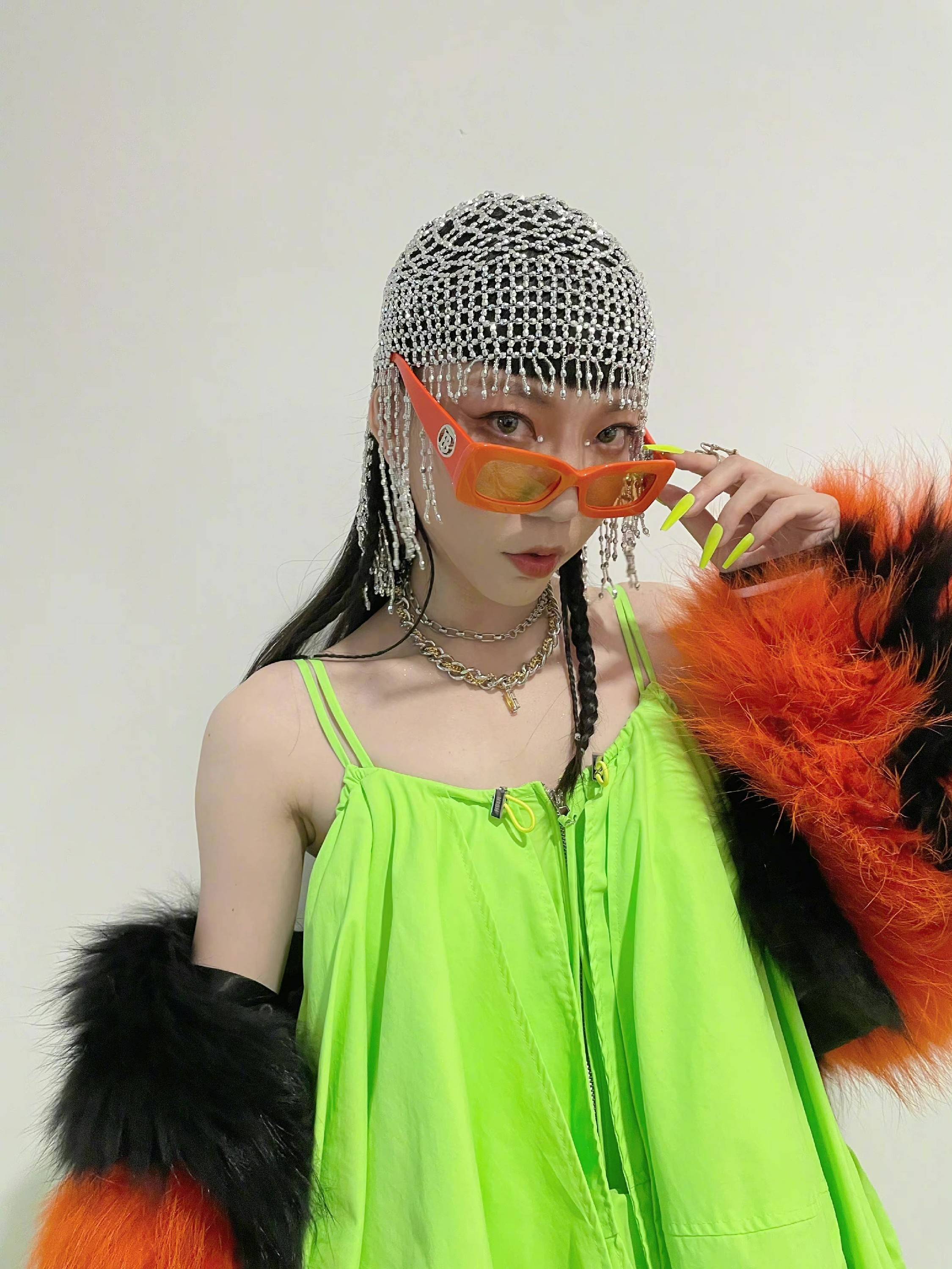 吴莫愁黄小蕾乘风破浪后再度合作，联袂新作rap单曲《谈笑风生》