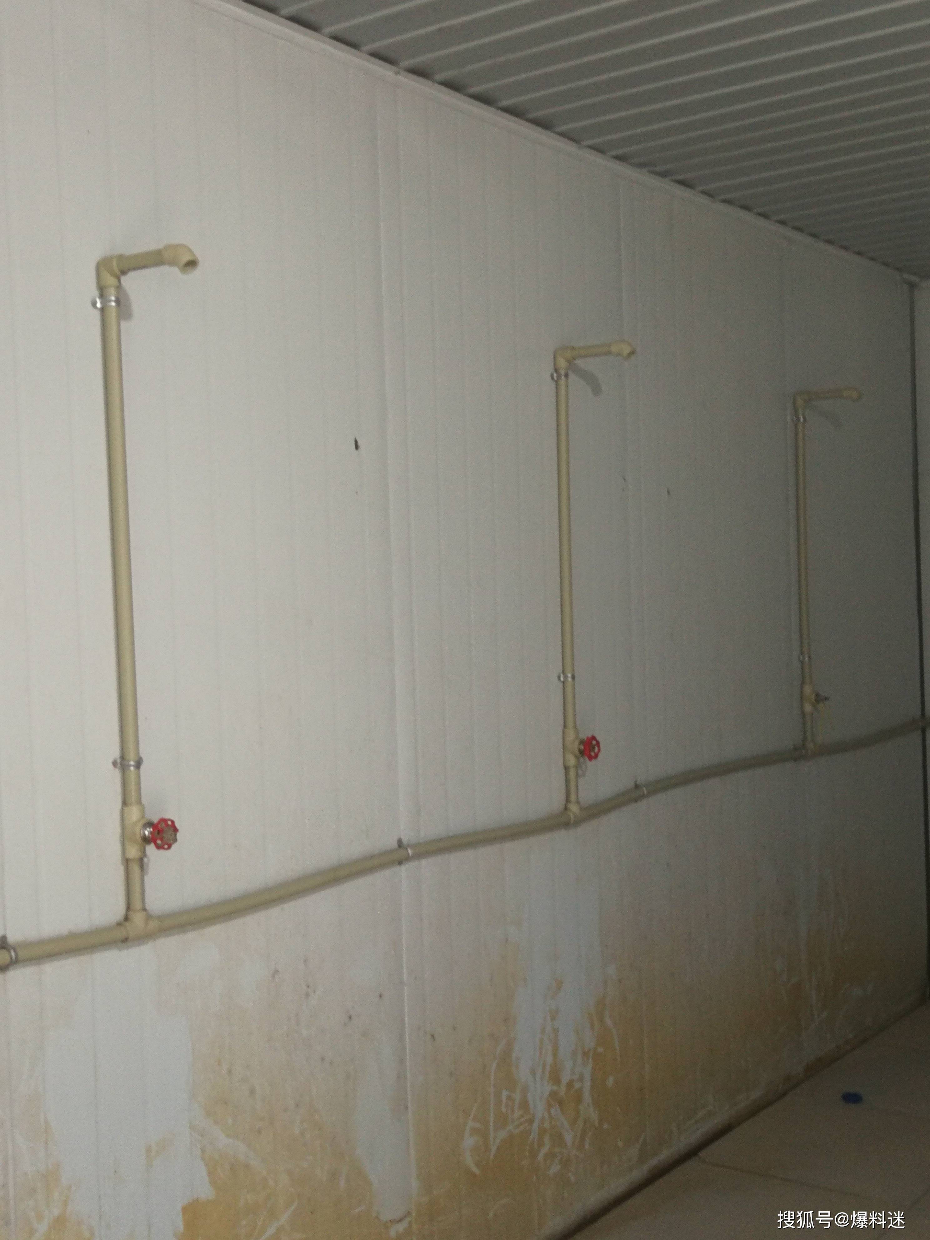 杭州西溪印建设项目部生活区脏乱差 农民工洗澡保障难