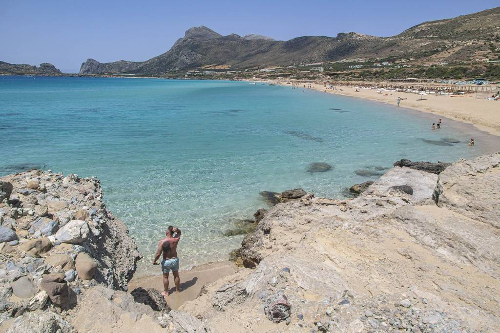 希腊克里特岛干尼亚旅游业复苏最美海滩人潮拥挤