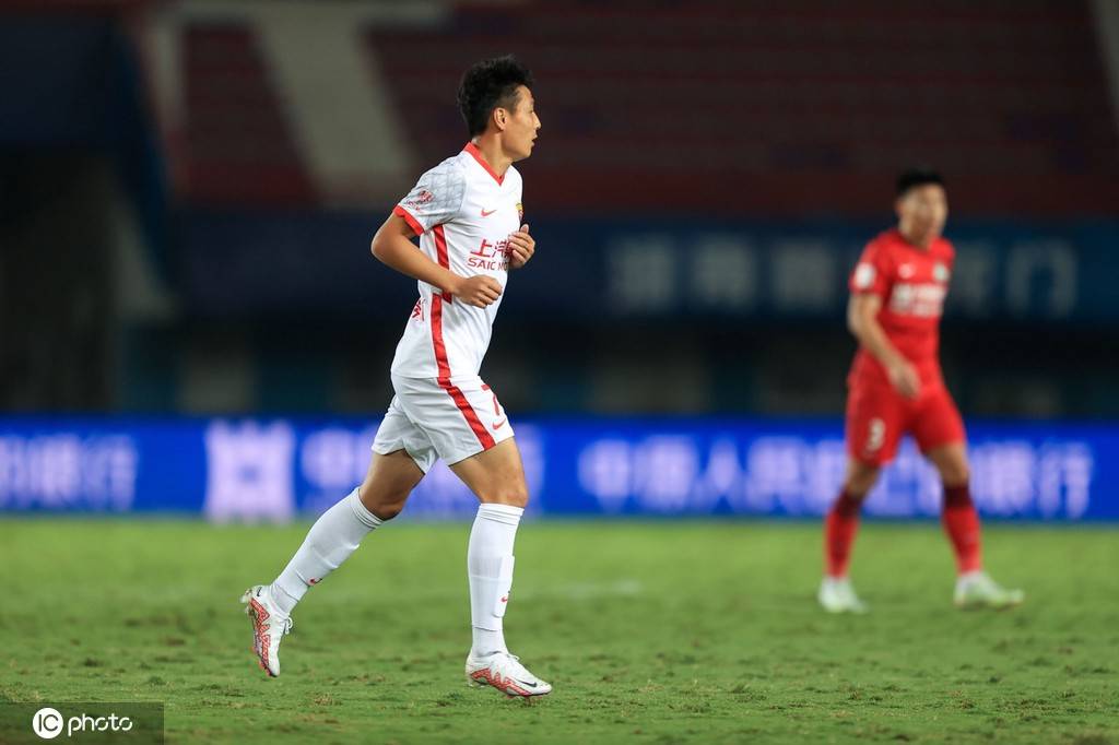 武磊梅开二度助球队逆转取胜