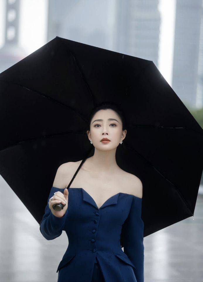 女明星殷桃写真合集：温婉大方、风韵犹存-搜狐大视野-搜狐新闻