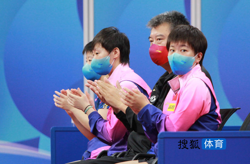 组图:世乒赛中国女乒3-0美国 孙颖莎强势横扫对手_世界_乒乓球_团体