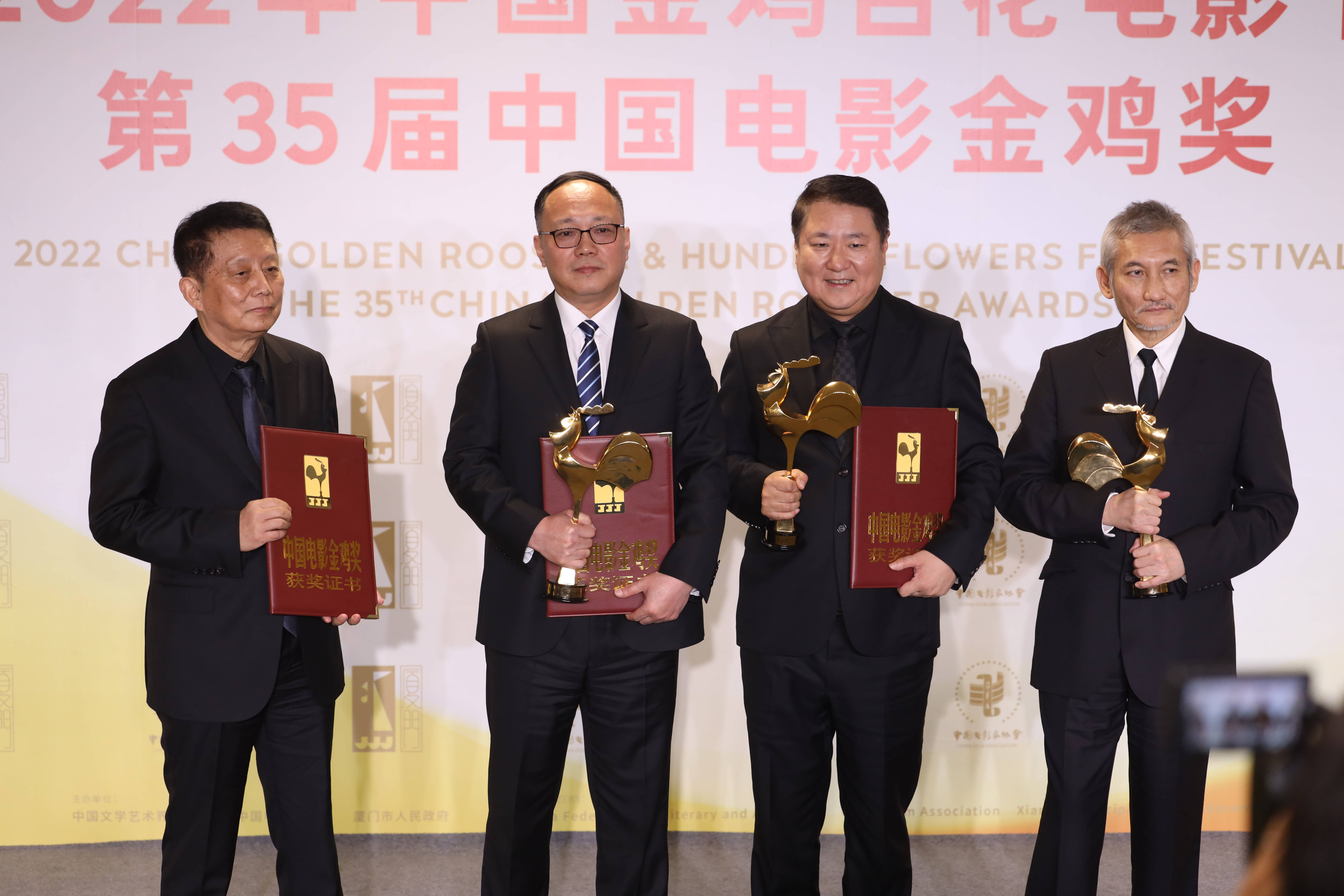 金鸡奖颁奖后台集锦 朱一龙奚美娟影帝影后同框-搜狐大视野-搜狐新闻