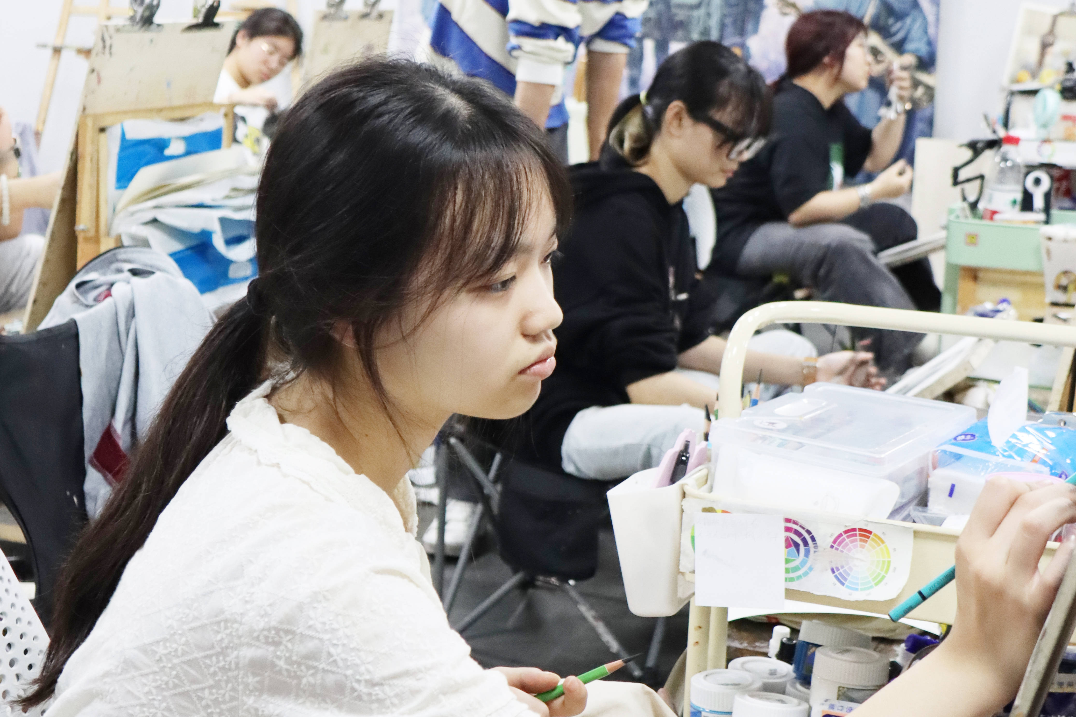 中考美术画室 备考美院附中集训期间可不可以让孩子带 ipad 上课?