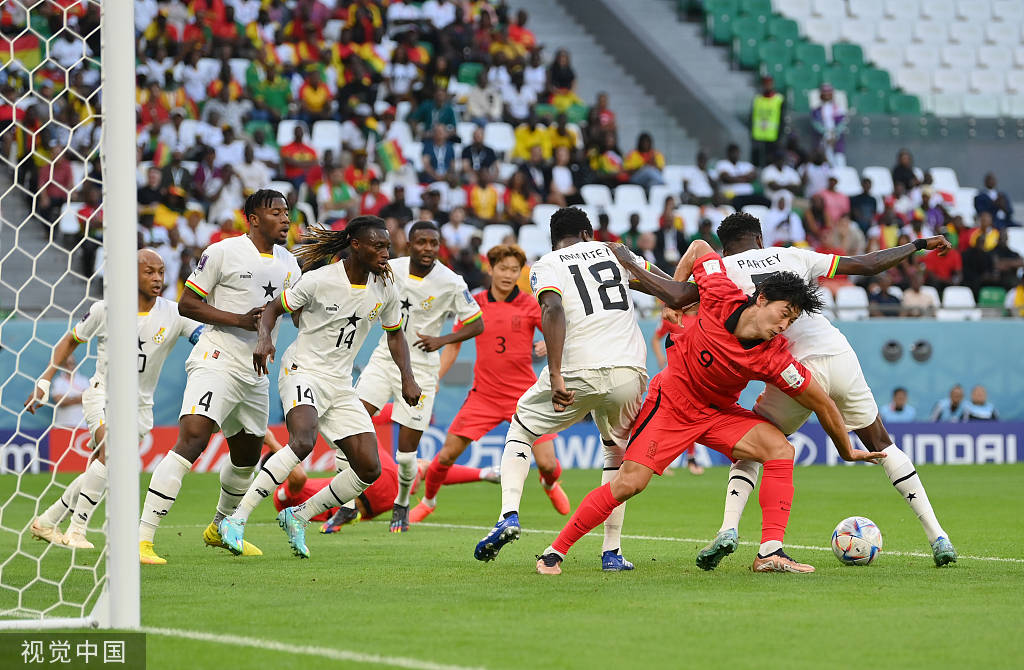 高清图卡塔尔世界杯韩国vs加纳孙兴慜争抢球权