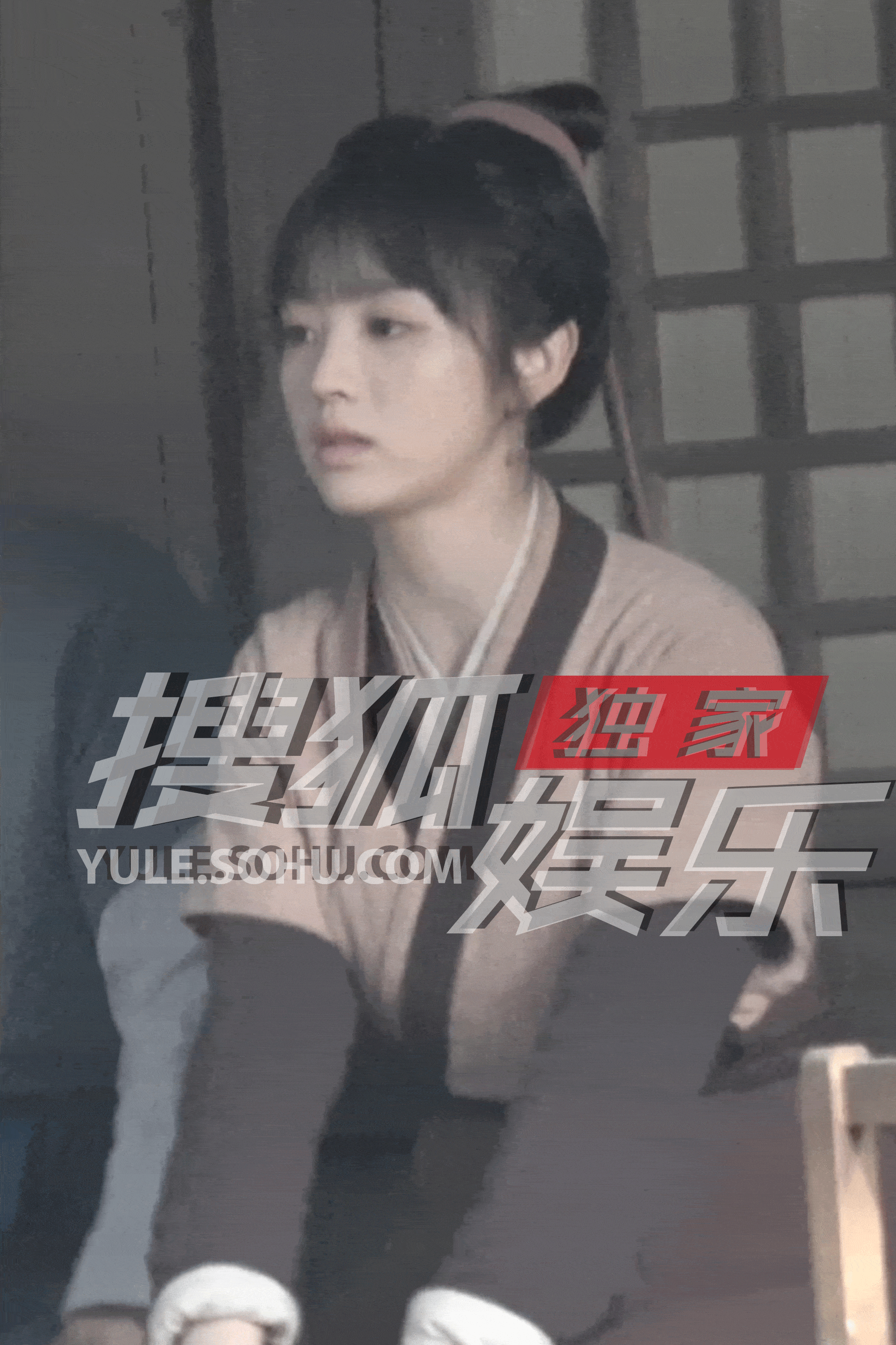 独家:曾舜晞田曦薇片场排排坐 两双大眼萌动画面美-搜狐大视野-搜狐新闻