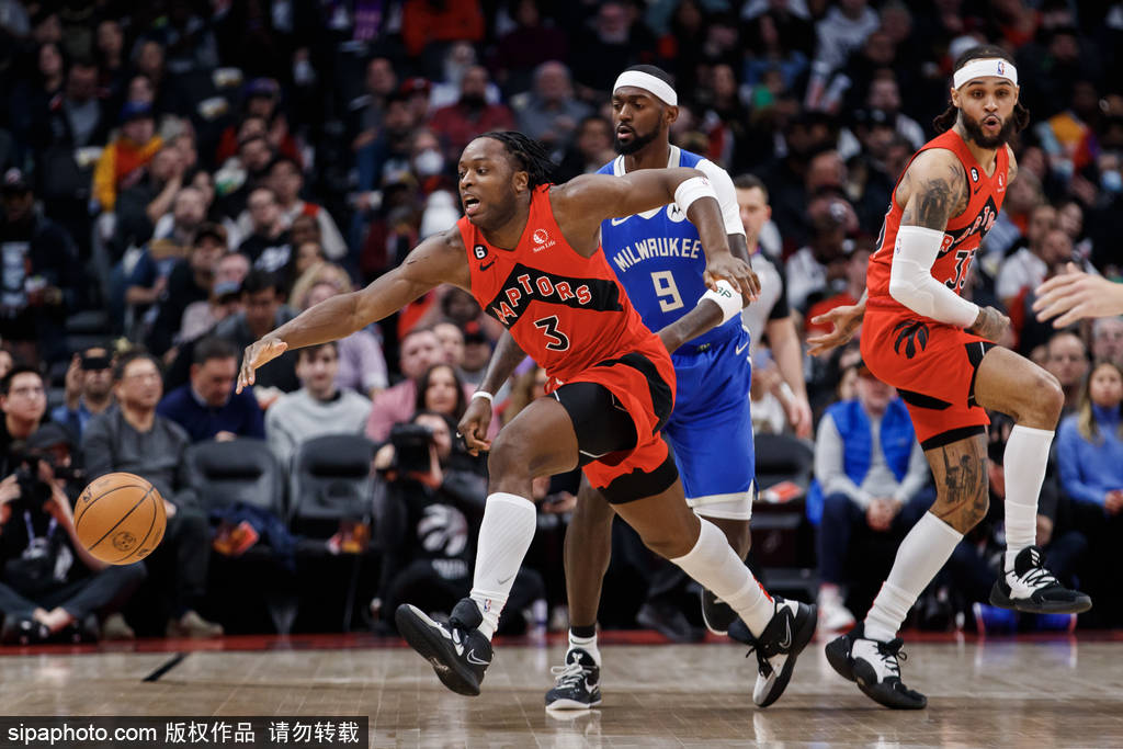 雄鹿字母哥狂砍三双统治内线 雷霆青年军逆袭掀翻东部劲旅