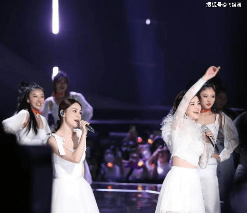 Twins合体，阿娇阿Sa都穿白裙，一个甜美一个气质-搜狐大视野-搜狐新闻