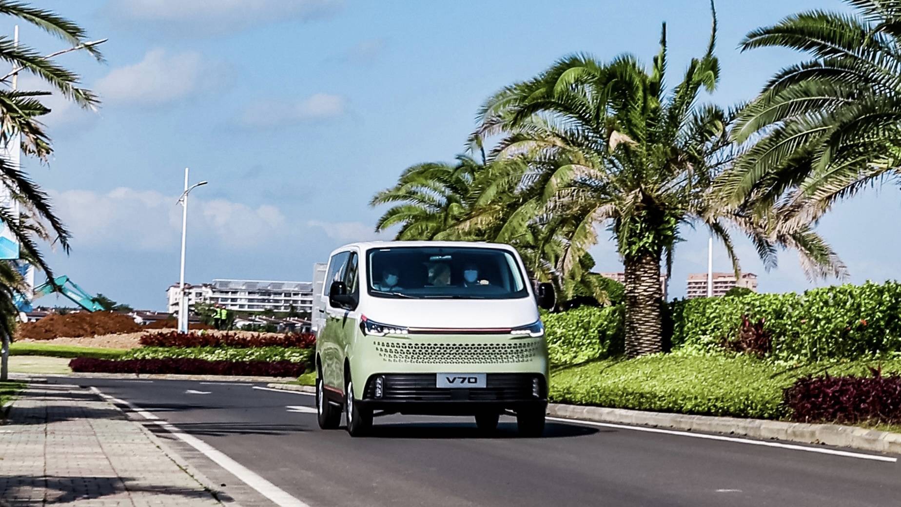 全网首次曝光:上汽大通v70内饰图,我愿称之为"最像mpv的轻客"!