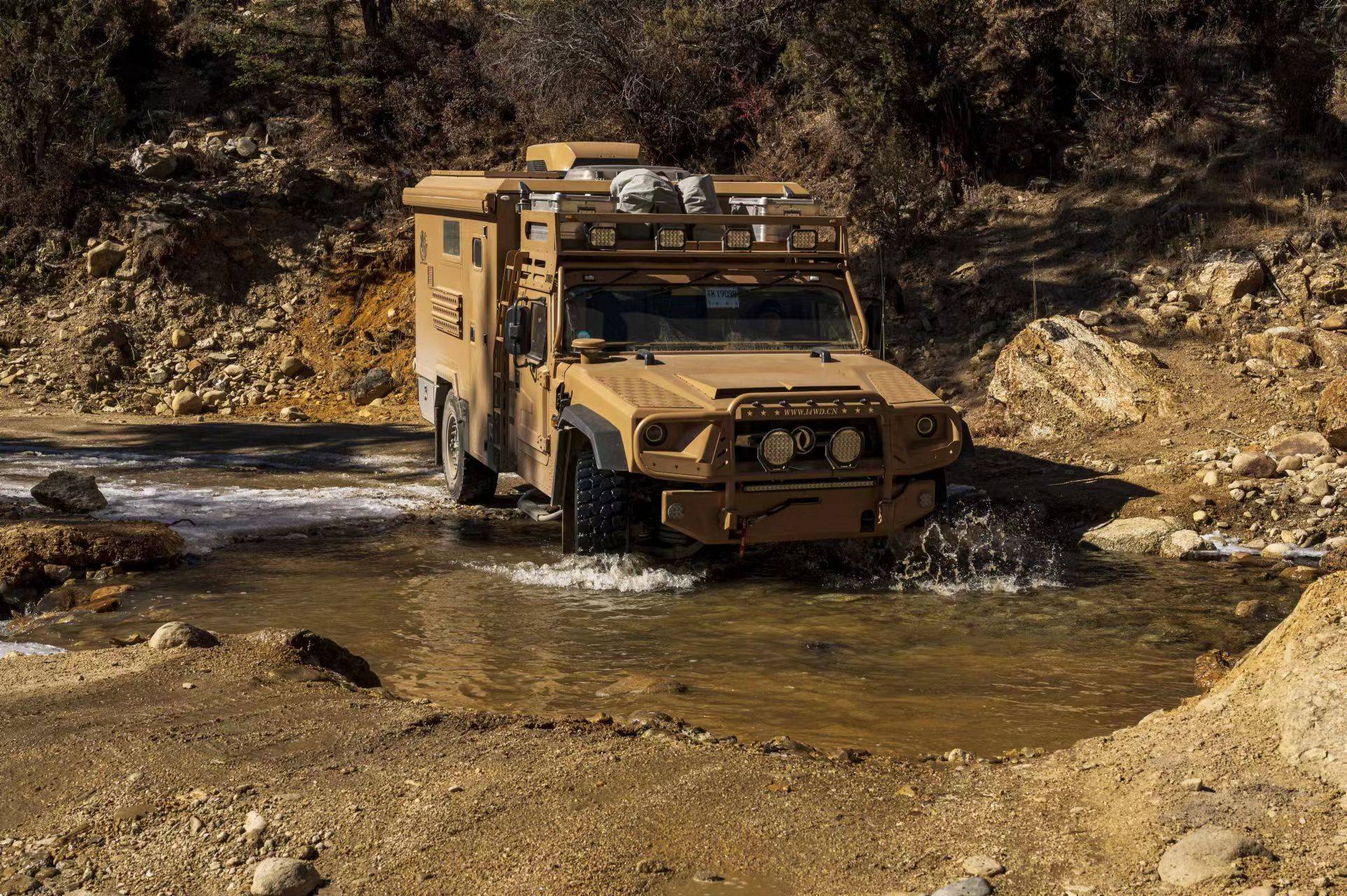 东风沙豹4x4越野房车图片