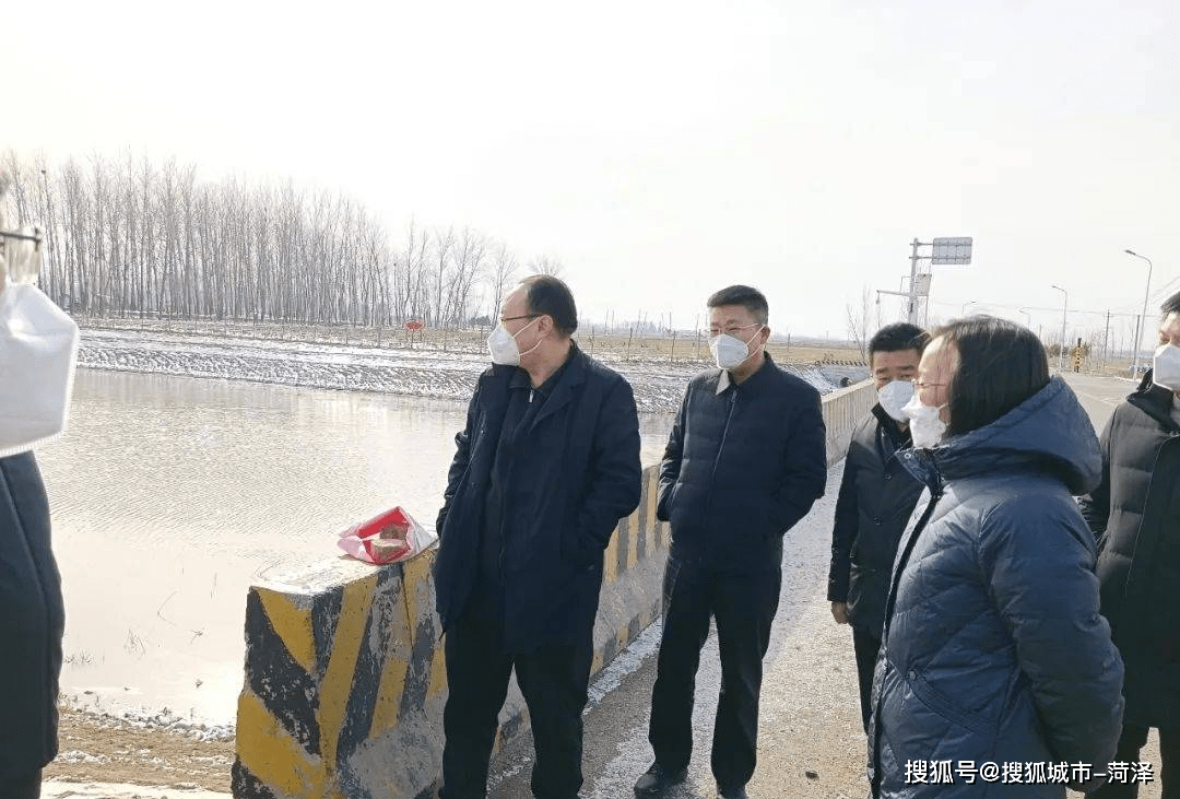 在随后召开的座谈会上,张庆国对市派第一书记及驻村工作队员付出的