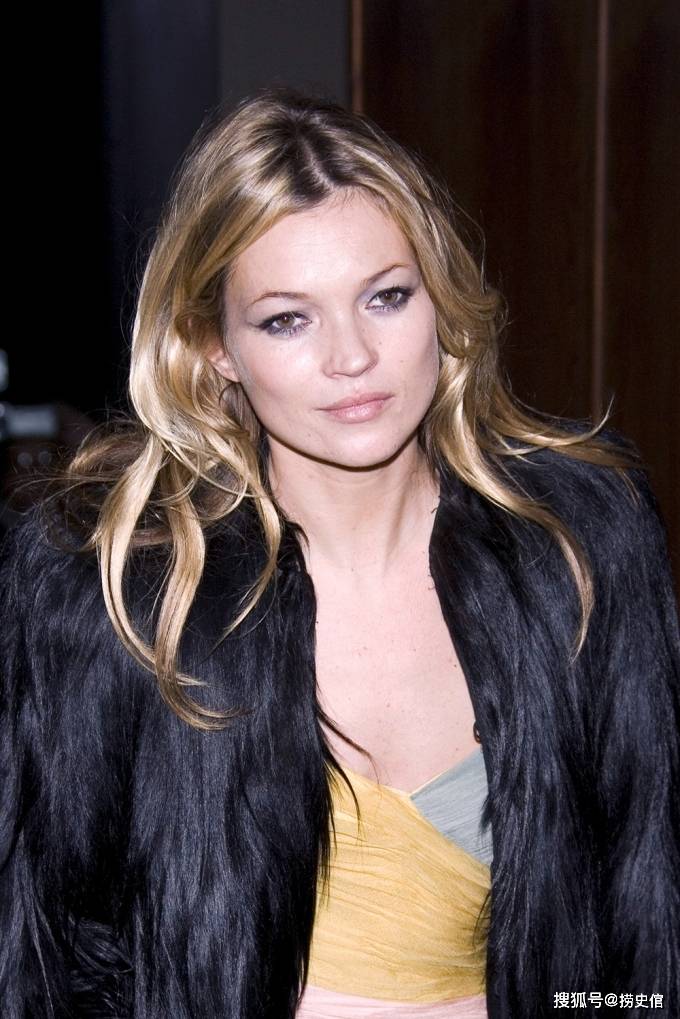 超模凯特·摩丝,尽管朴素,粗犷,至今依然走在顶级t台上_伦敦_kate