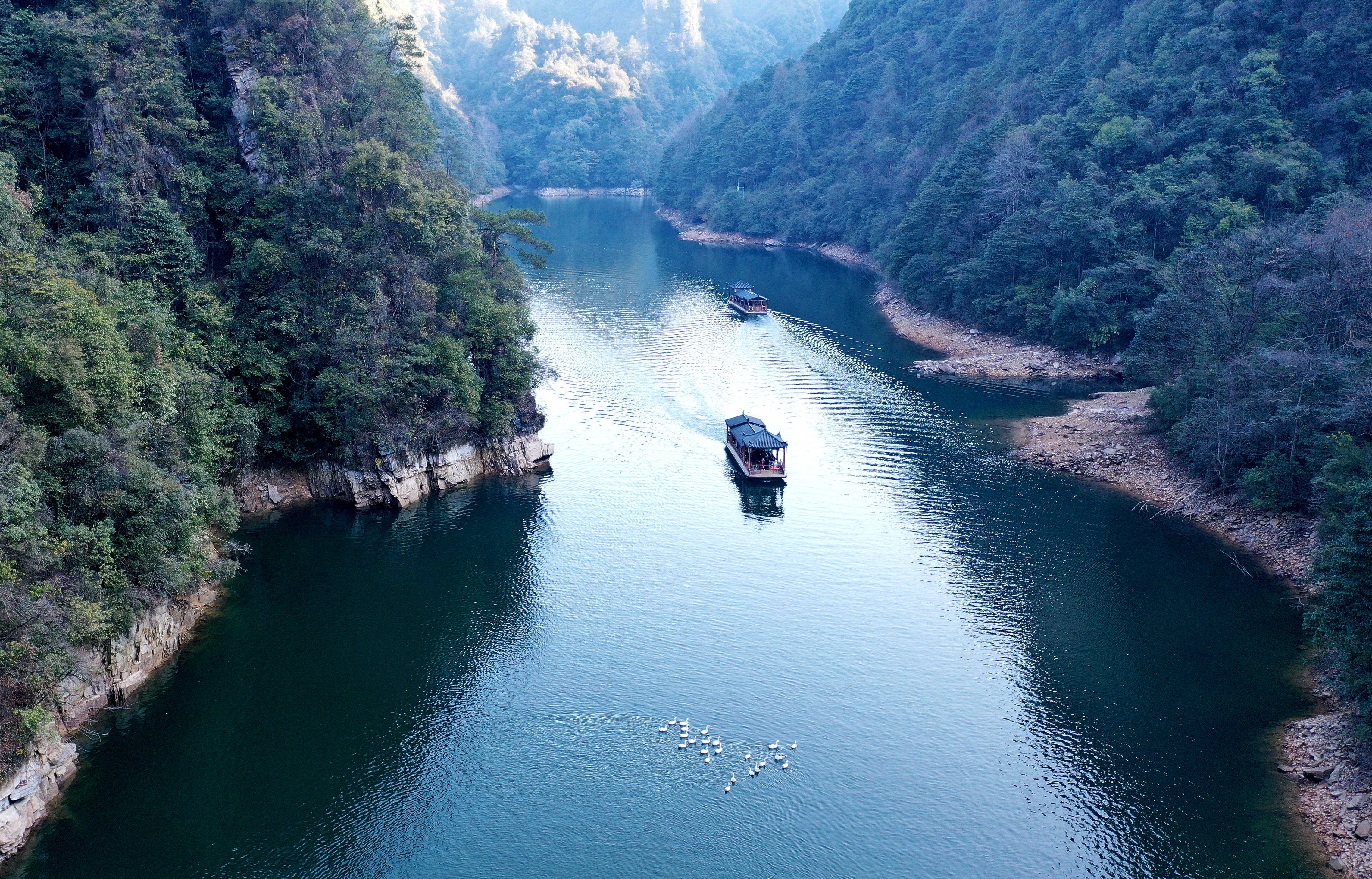 张家界宝峰湖景区：节后旅游热度不减