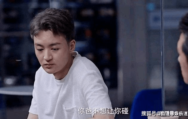 高晓晨扮演者吴羽卿,出生于1996年,今年有27岁了,关于他的资料挺少的