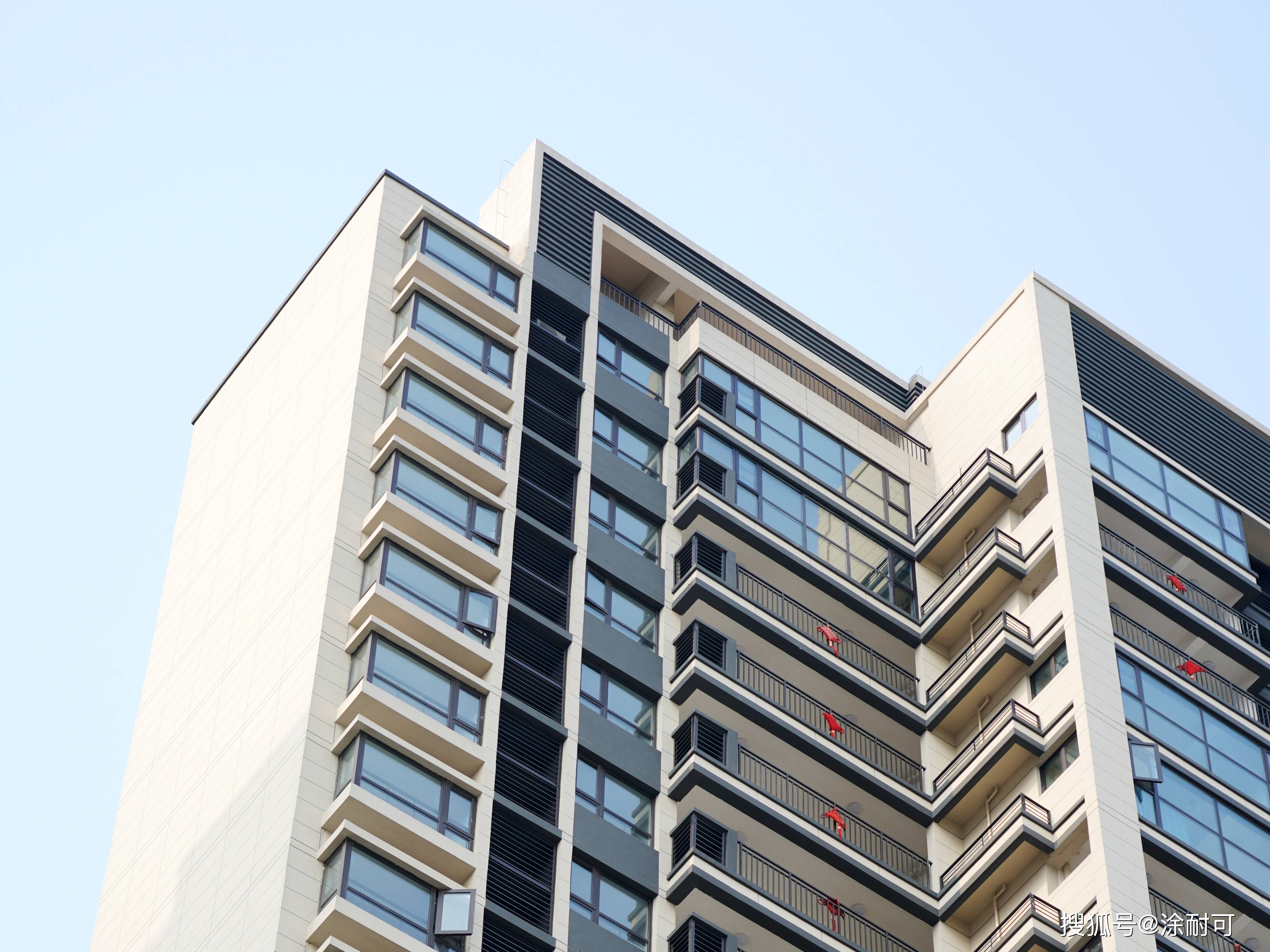 相机长焦镜头下的托莱多晶彩石外立面——城市现代风格外立面建筑构成