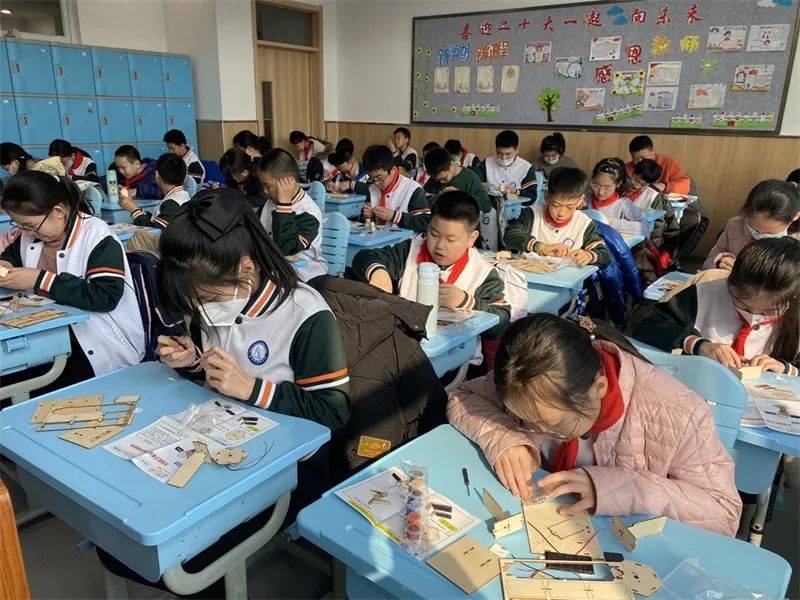 青岛同安路小学组织”劳动教育“开学第一课 (图17)