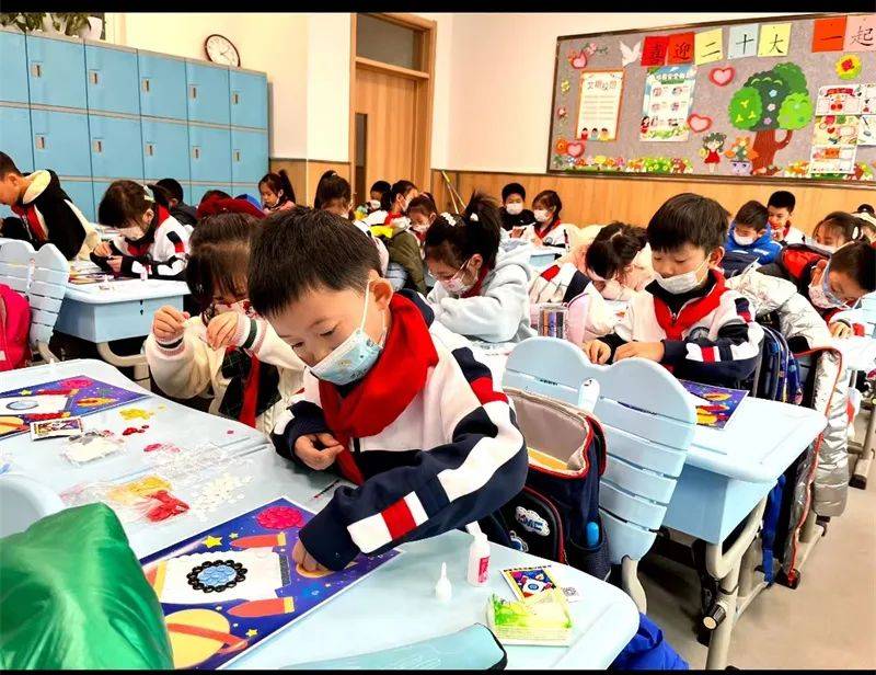 青岛同安路小学组织”劳动教育“开学第一课 (图3)