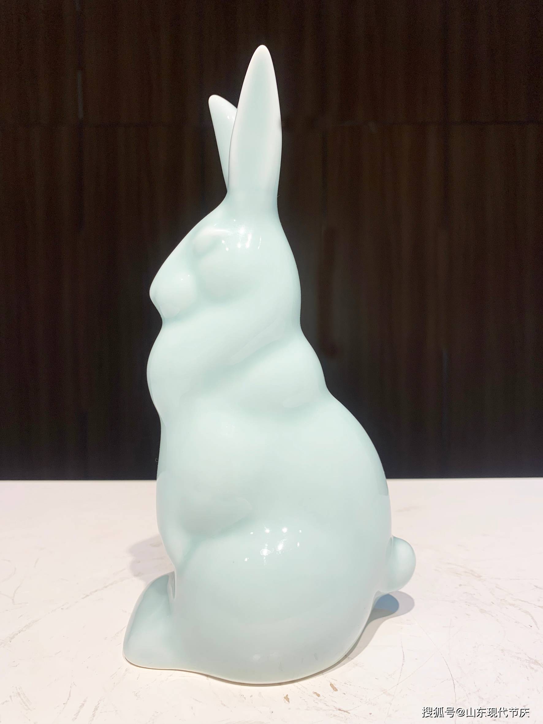 【丰富人民精神世界的创作理念】刘永强陶瓷作品艺术欣赏_玉兔_青瓷