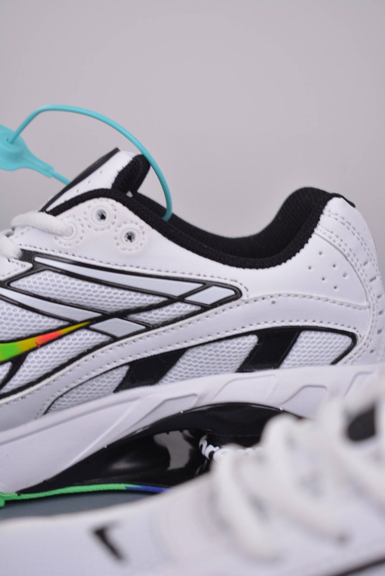 耐克supreme x nike shox ride 2 sp 扣篮运动滑板鞋_logo_后跟_磨损