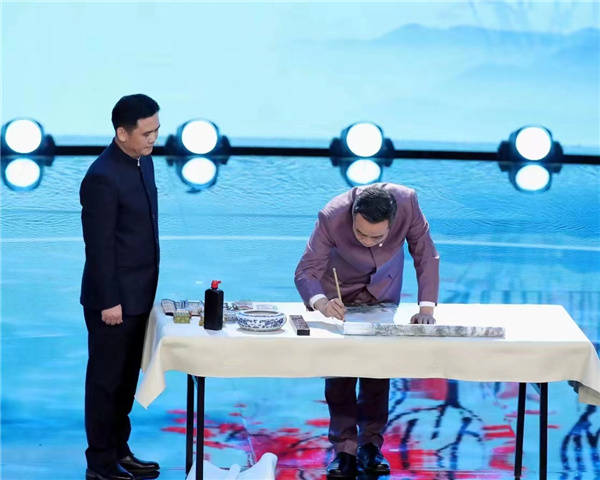 以书画为媒，让庐山吸引世界，让世界走进庐(图3)