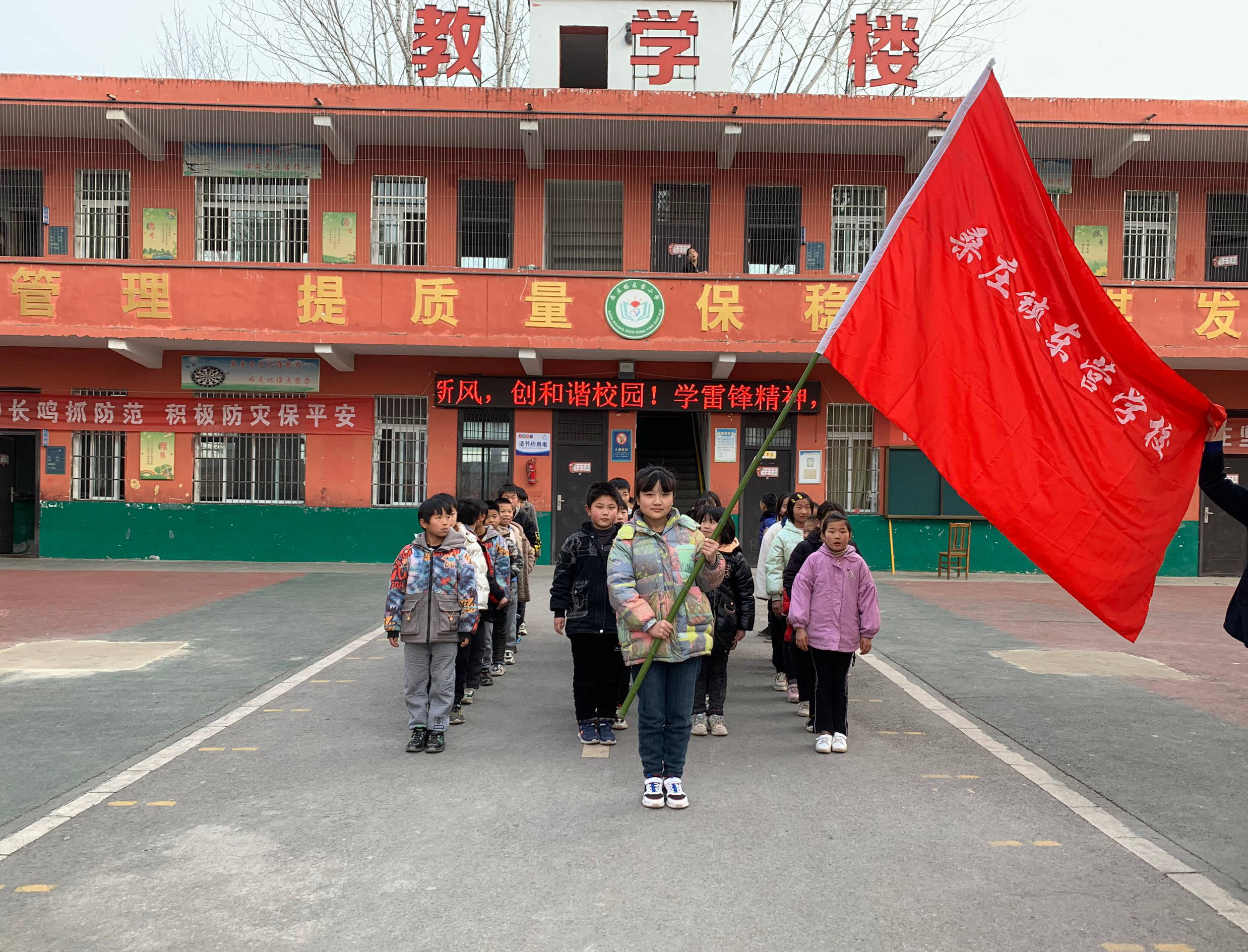 下东营小学门口图片