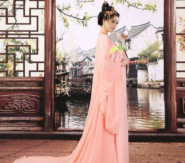 古代女子经常穿长裙,难道不怕弄脏吗?