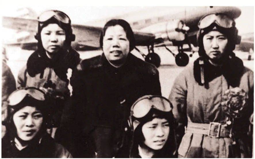 这些女飞行员先后于1951年1月初和3月底到牡丹江空军第七航校学习飞行