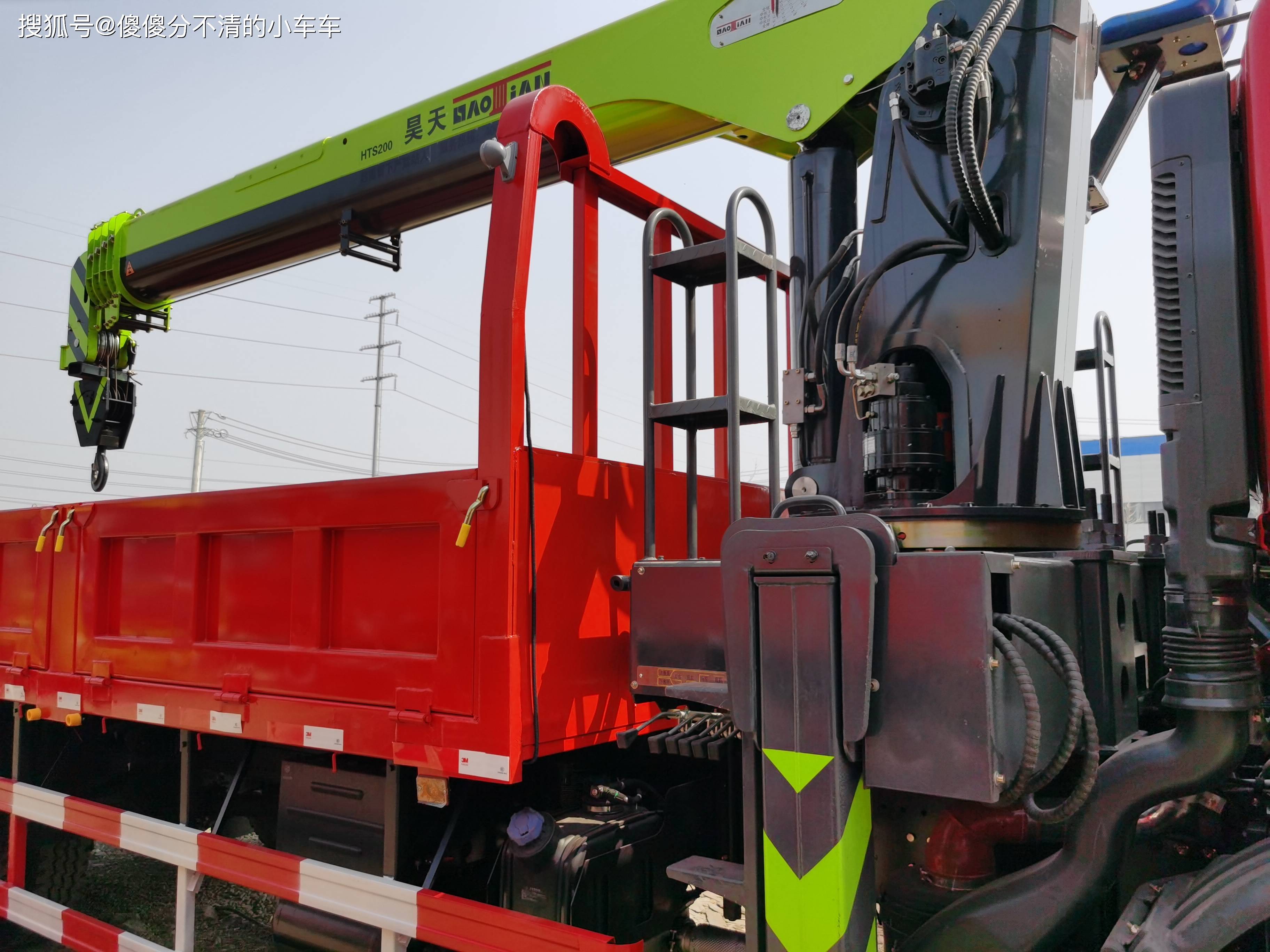 如何安全操作随车吊进行起重作业?_工作_检查_设备