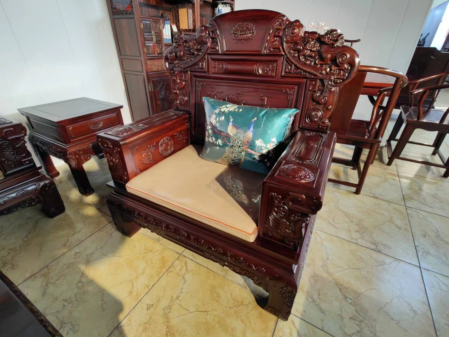 绒毛黄檀家具是国标红木吗?属于什么档次?它为什么便宜?