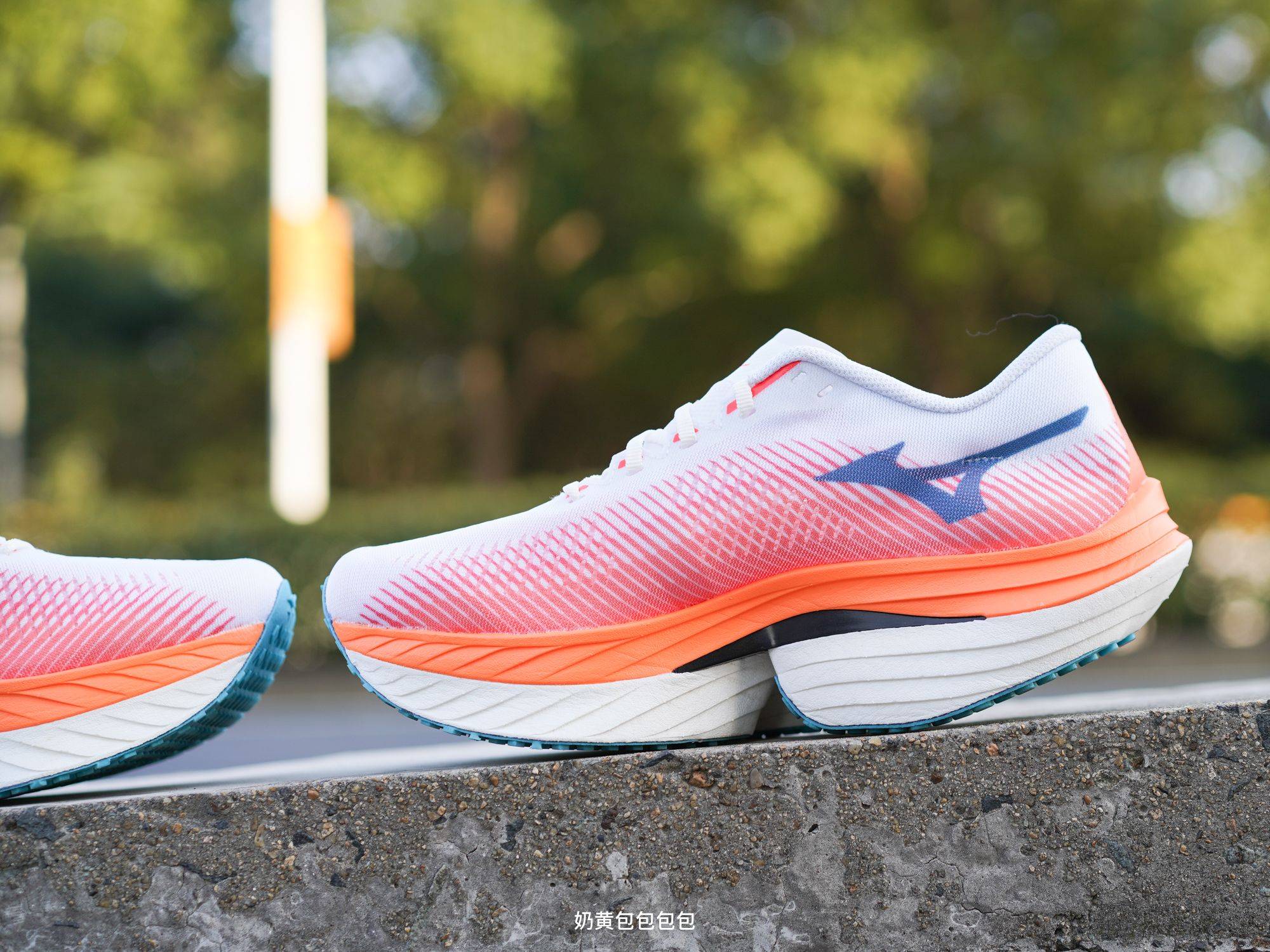 深度测评当下中底最厚的合规竞速跑鞋,美津浓"无后跟"wave rebellion