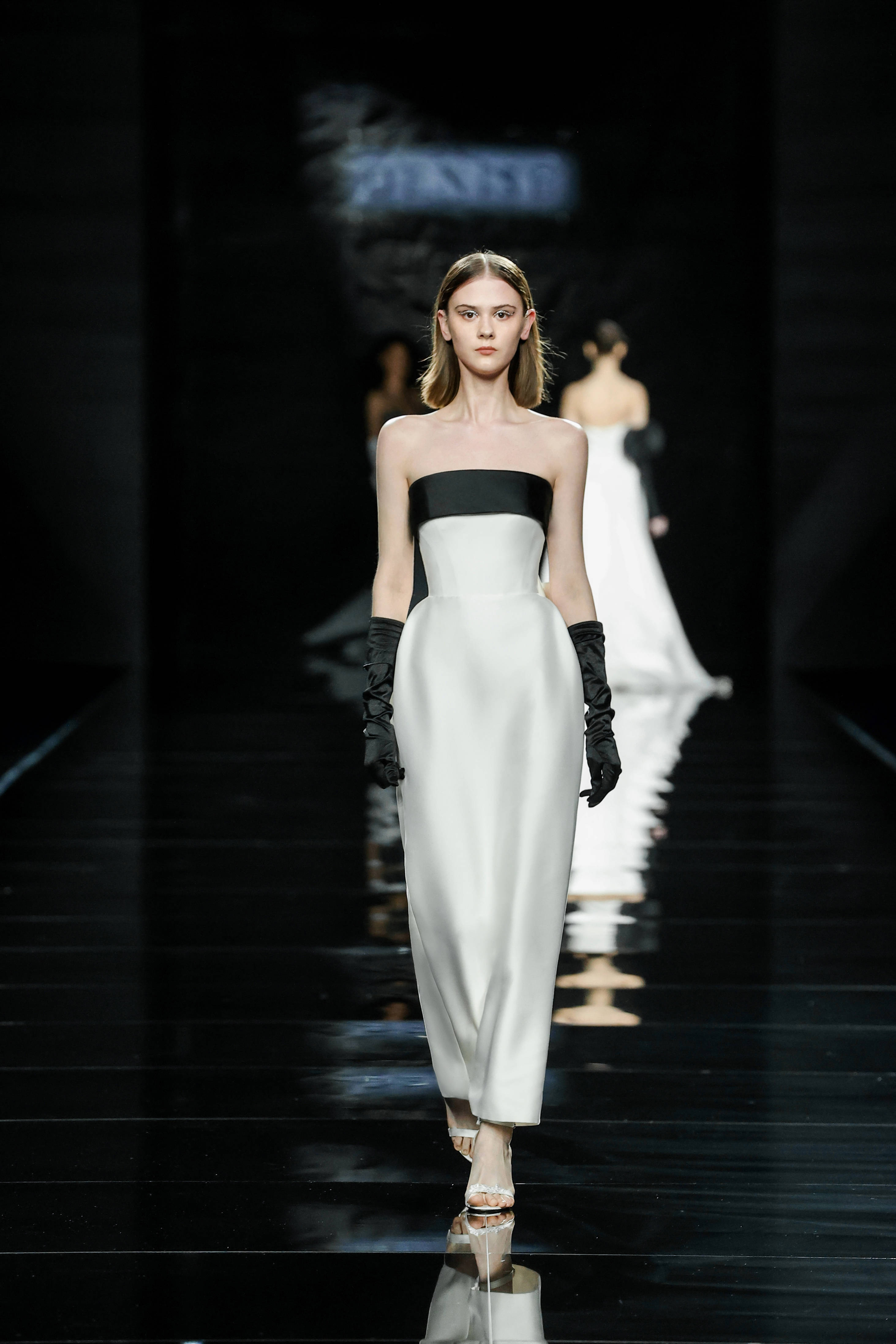 秀场直击:denise 23fw「来迟 lets」上海时装周sifs开幕秀_女性_高定