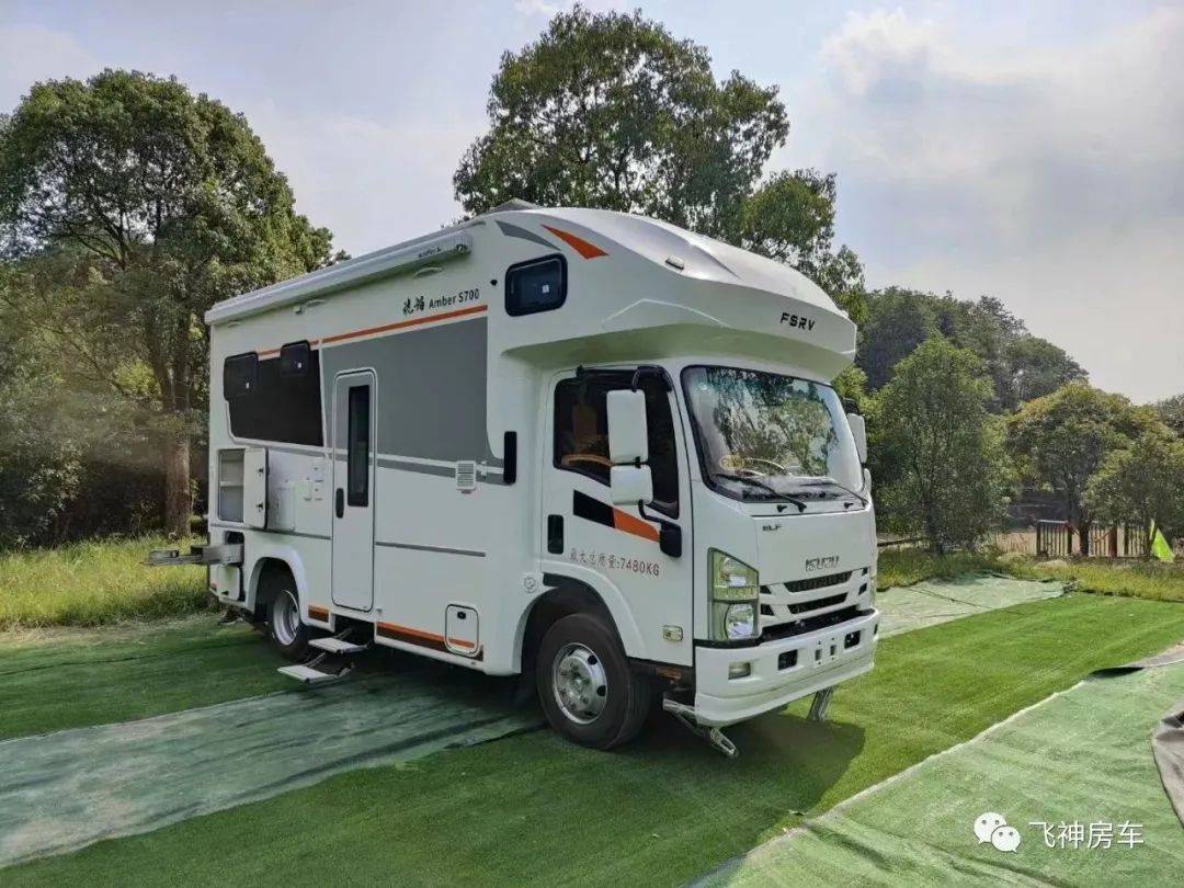 4月13日洛阳房车展:飞神房车昆士达s700,澎湃动力,打造移动城堡!