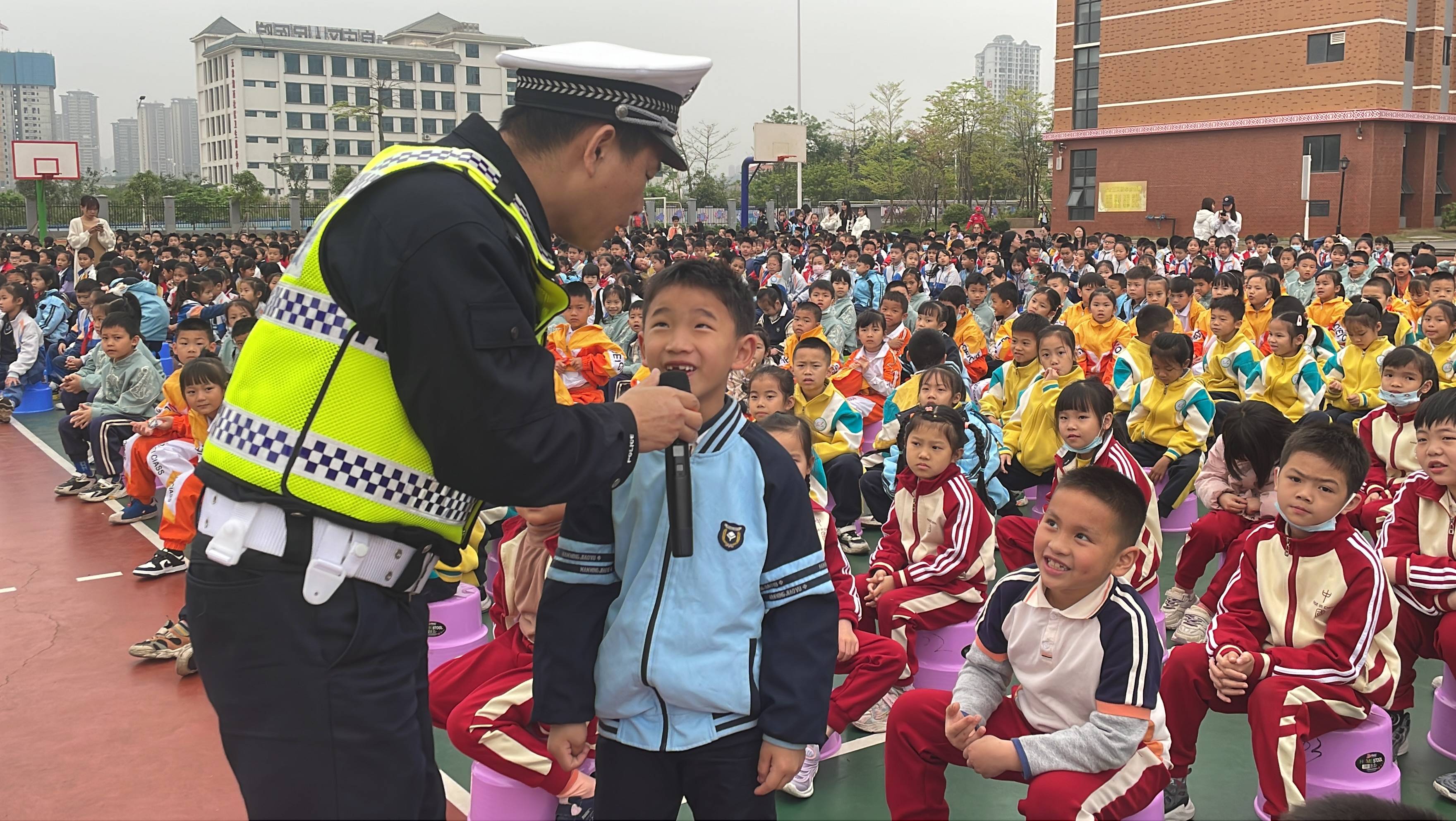 2023安防游园大篷车进校园活动——南宁市春蕾小学_应急_毒品_急救