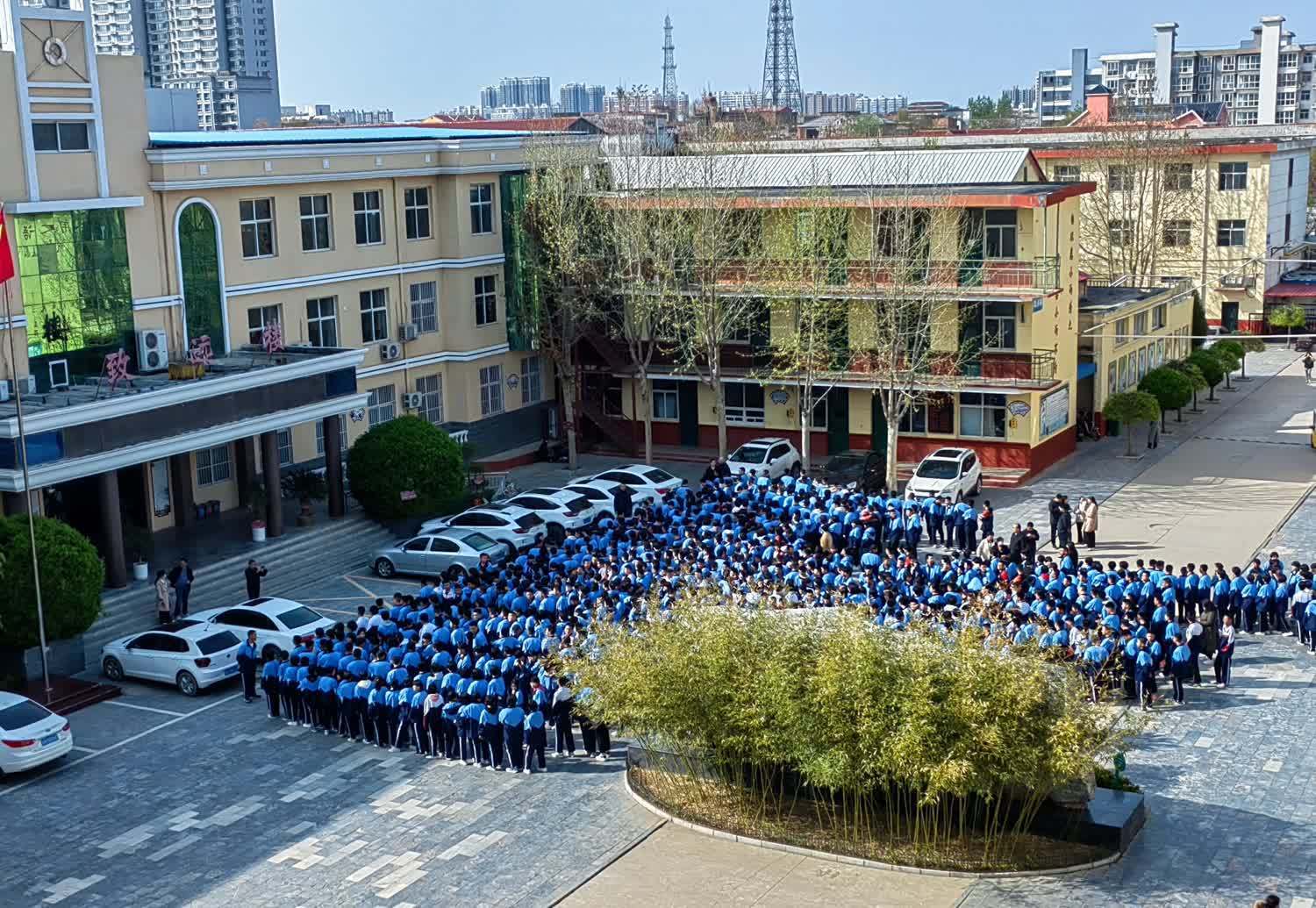 生命至上,安全第一"——石塔中学消防应急安全疏散演练_活动_教育