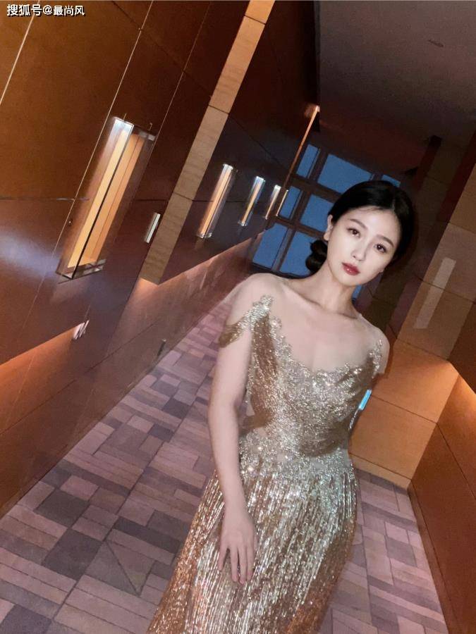 虞书欣现在穿衣真是越来越大胆了!