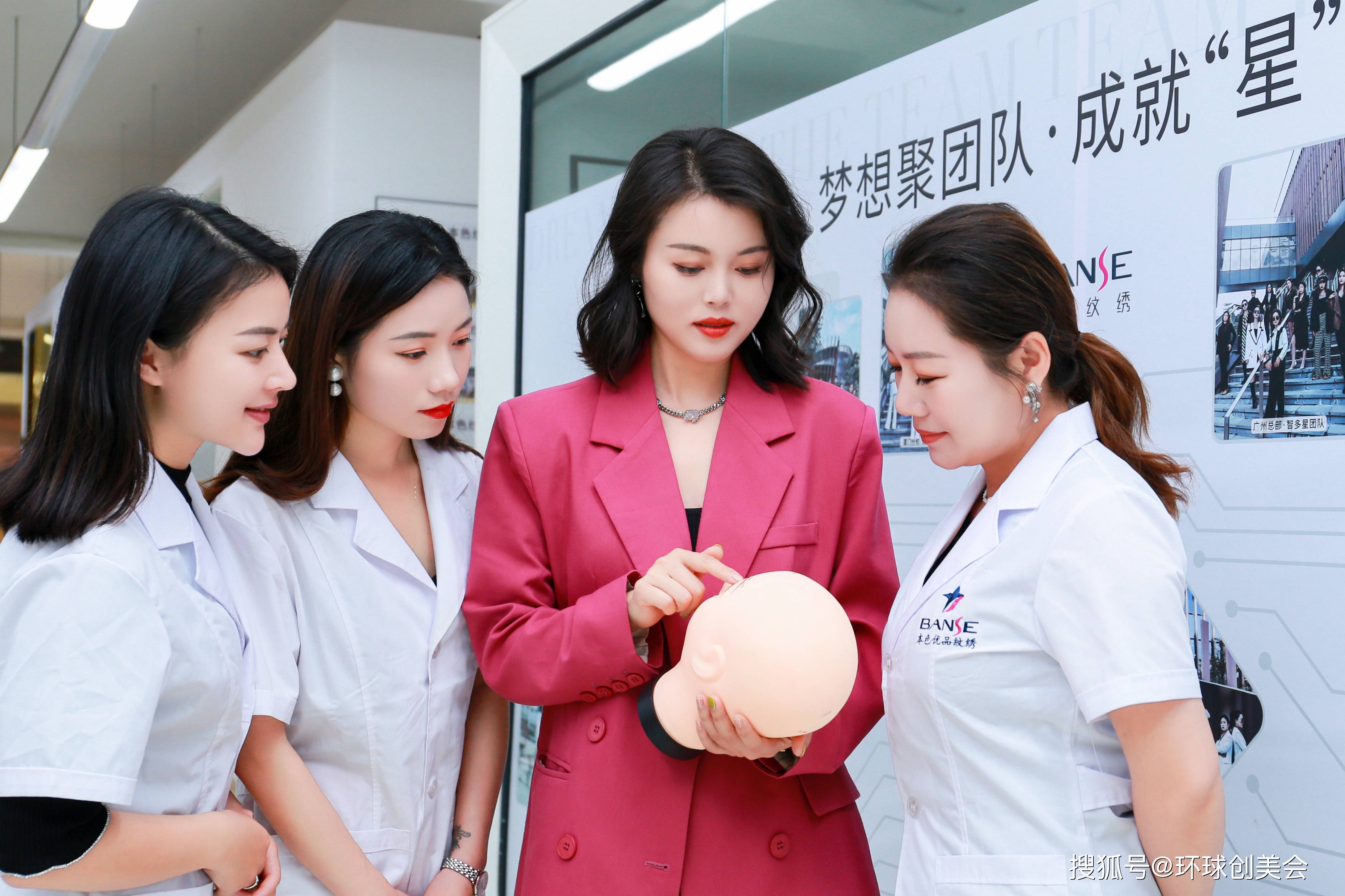 2019年,获得梵色创美集团金牌讲师2020年,参加环球创美会国际纹绣大赛