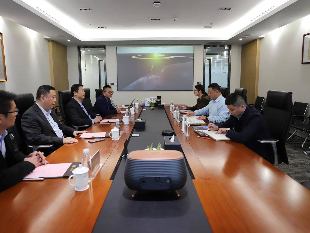 湖州市长兴县泗安镇党委书记贾惠良一行到访金恪集团_项目_发展_周利