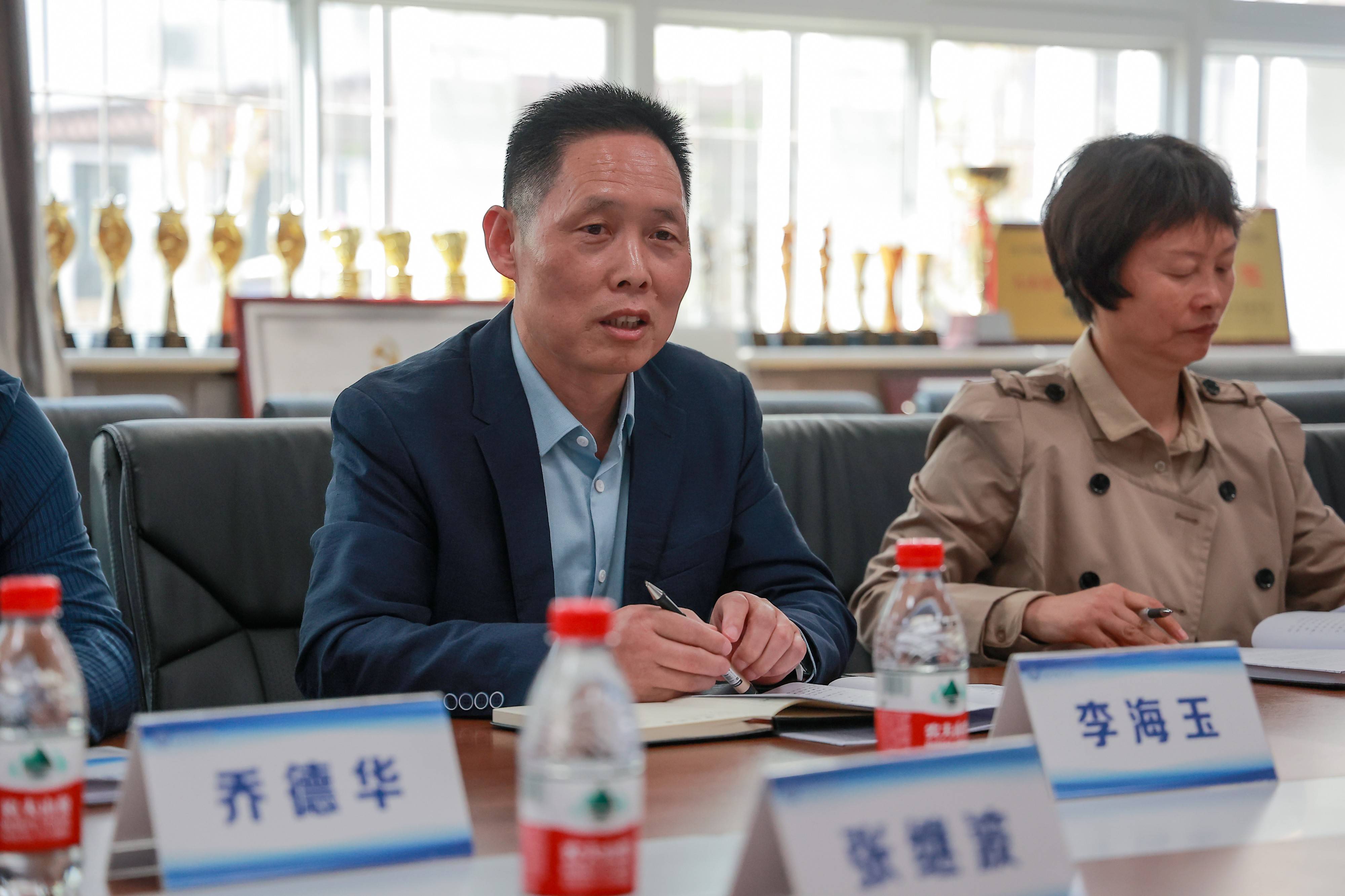 郑州市信息技术学校副校长张继波介绍学校基本情况濮阳市职业中等专业