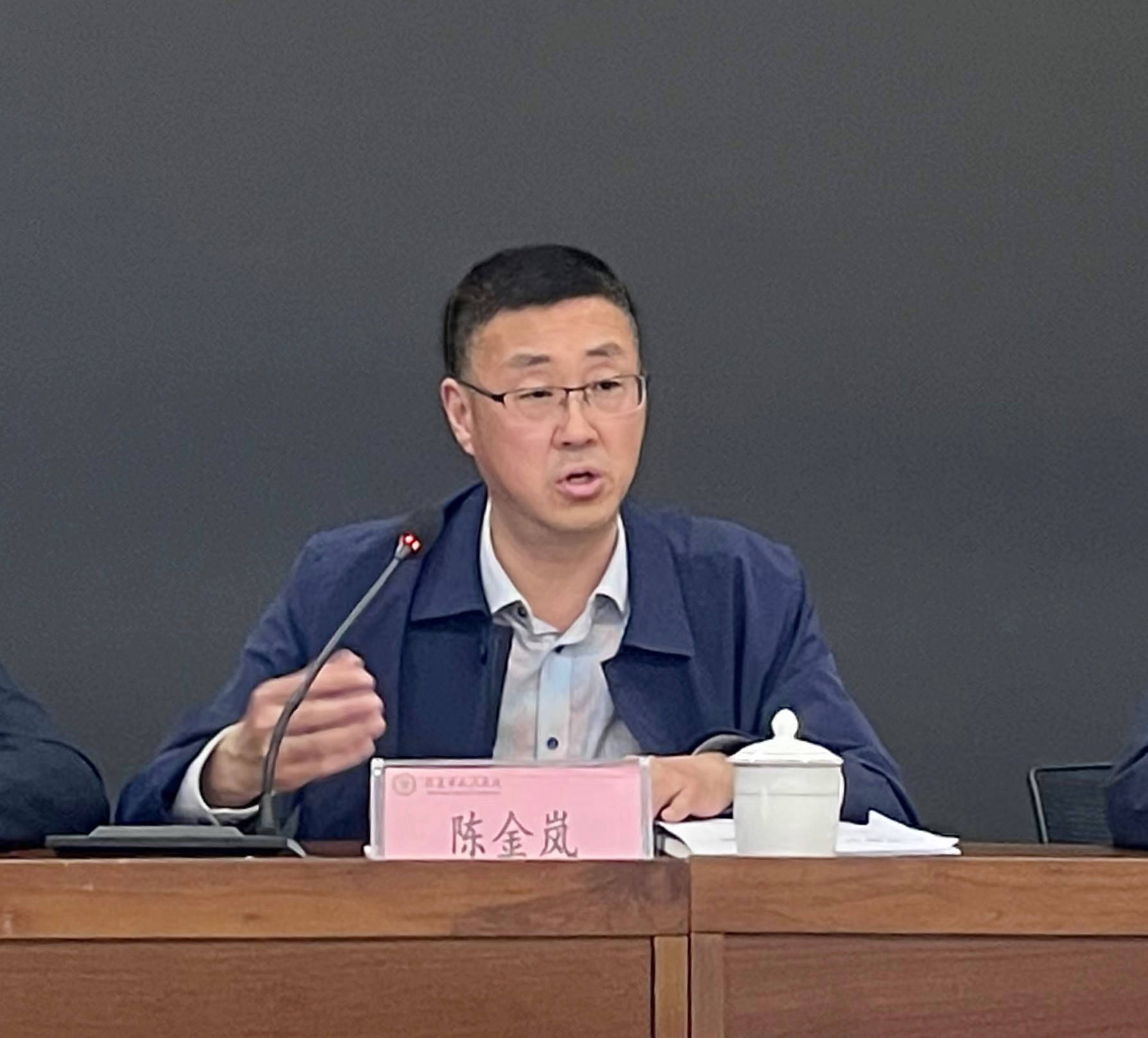 安康市人民医院组织召开了2023年重点工作安排部署会,全体院领导班子