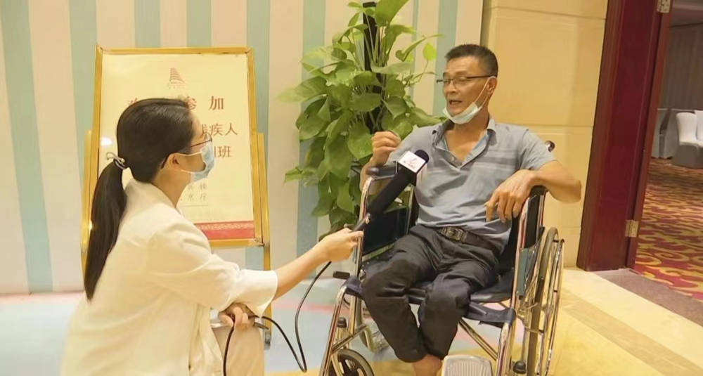 惠州网红“轮椅其哥”加盟惠阳电商直播基地 推动残疾